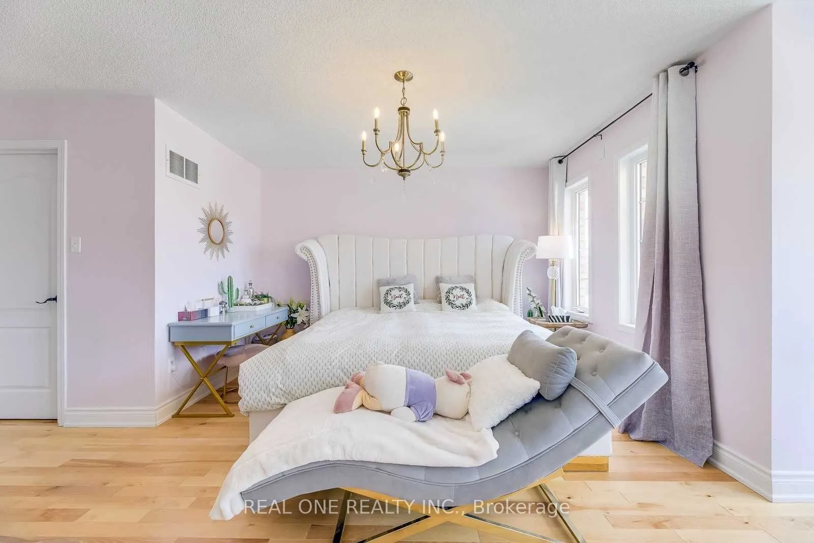 1342 Weir Chase