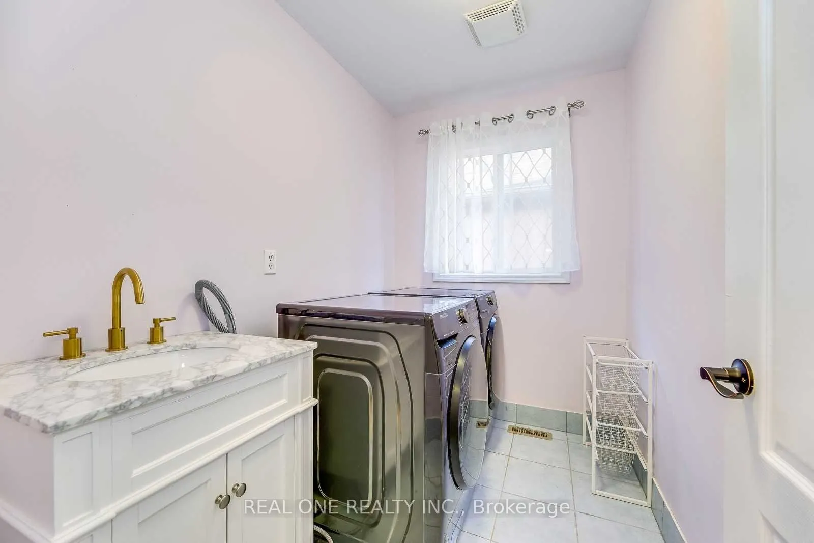 1342 Weir Chase