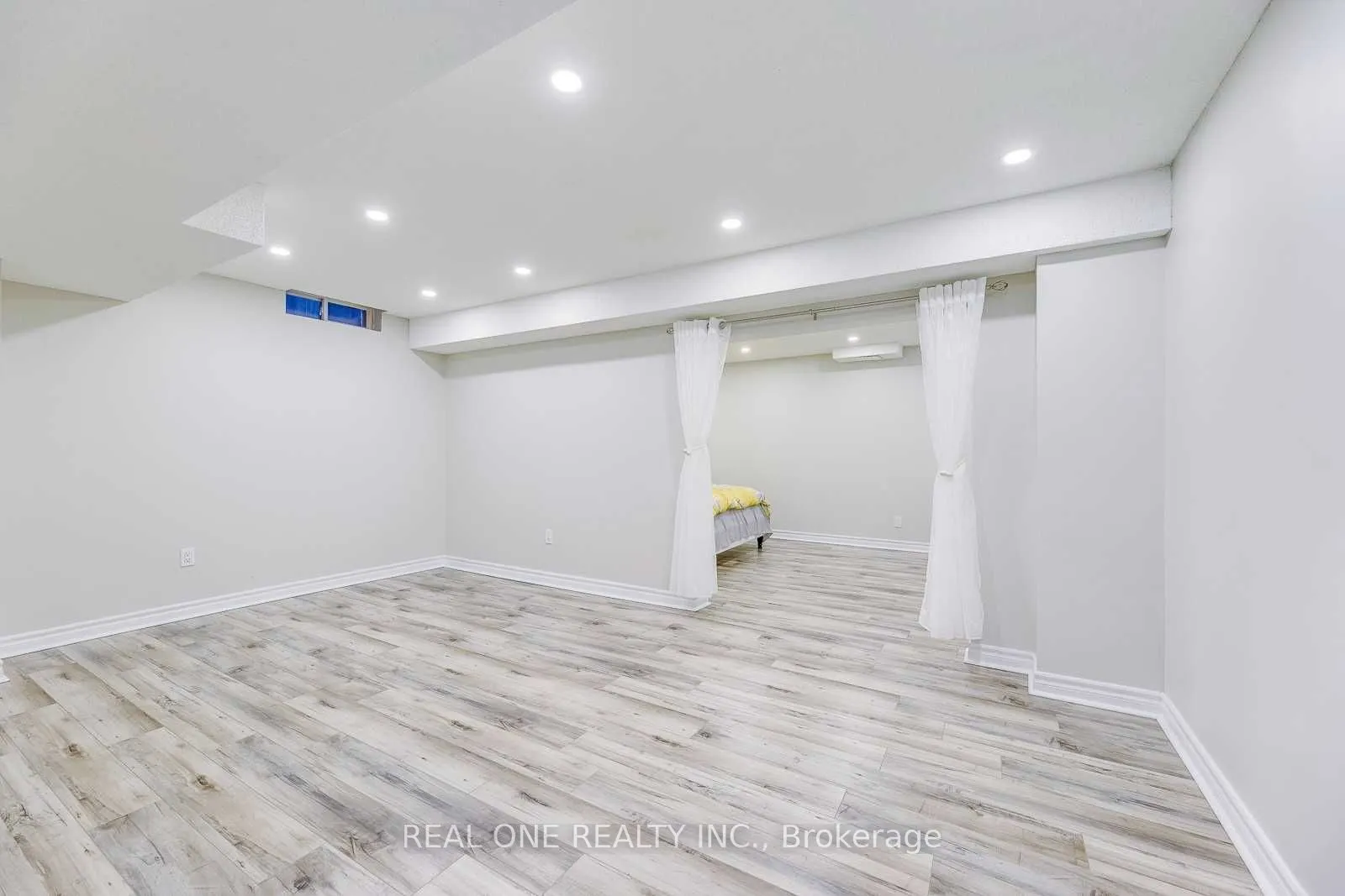 1342 Weir Chase