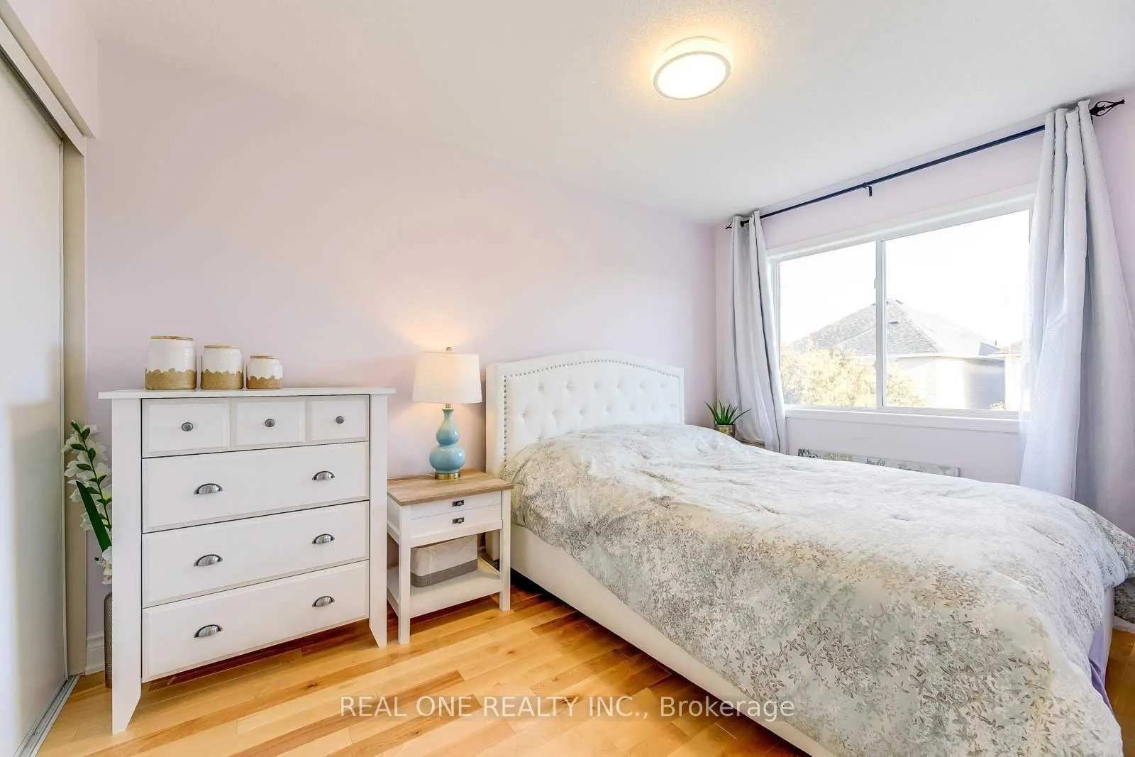 1342 Weir Chase