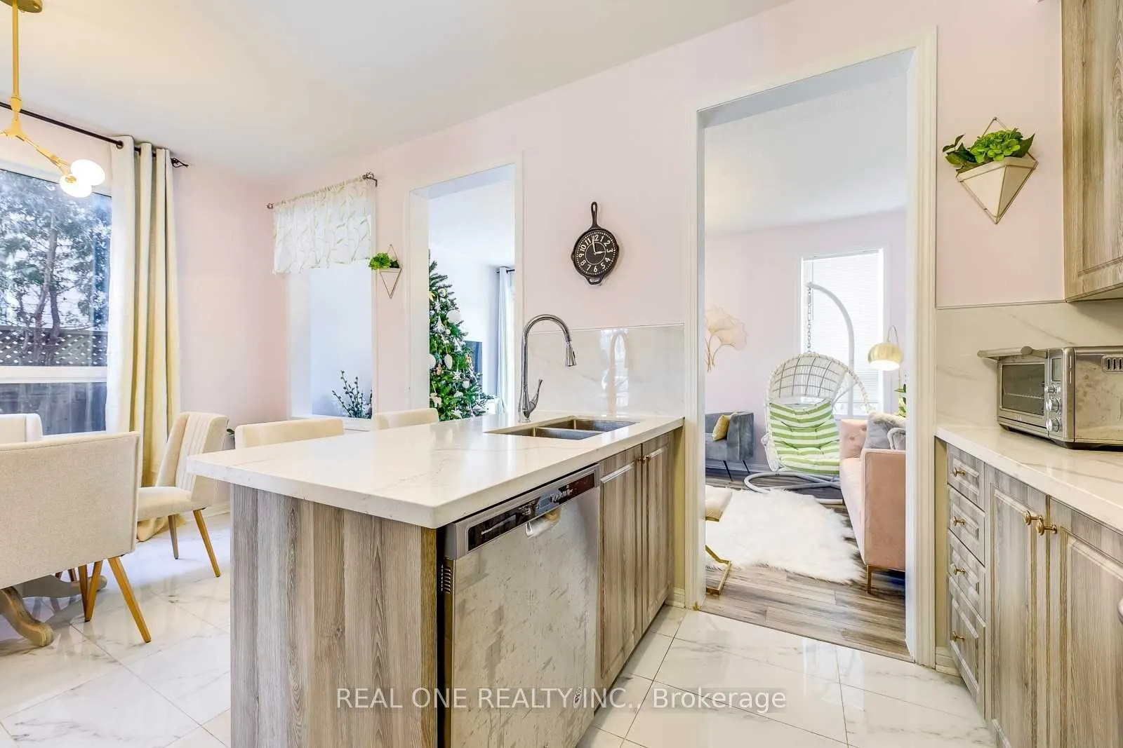 1342 Weir Chase