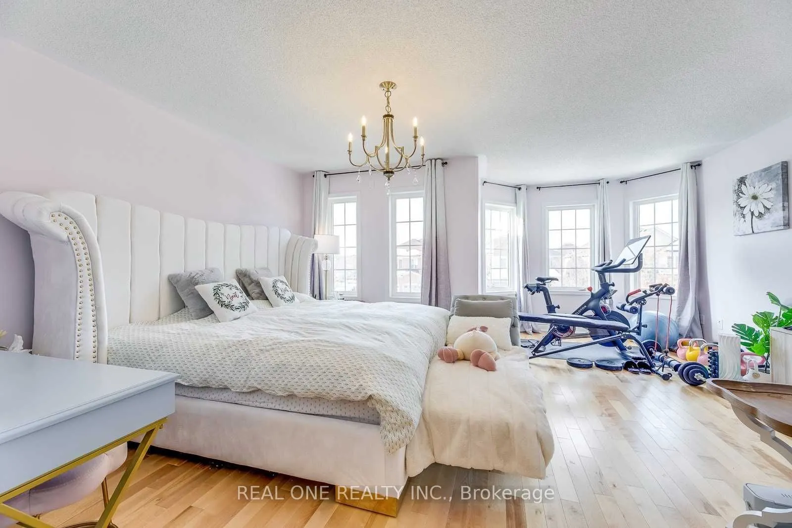 1342 Weir Chase