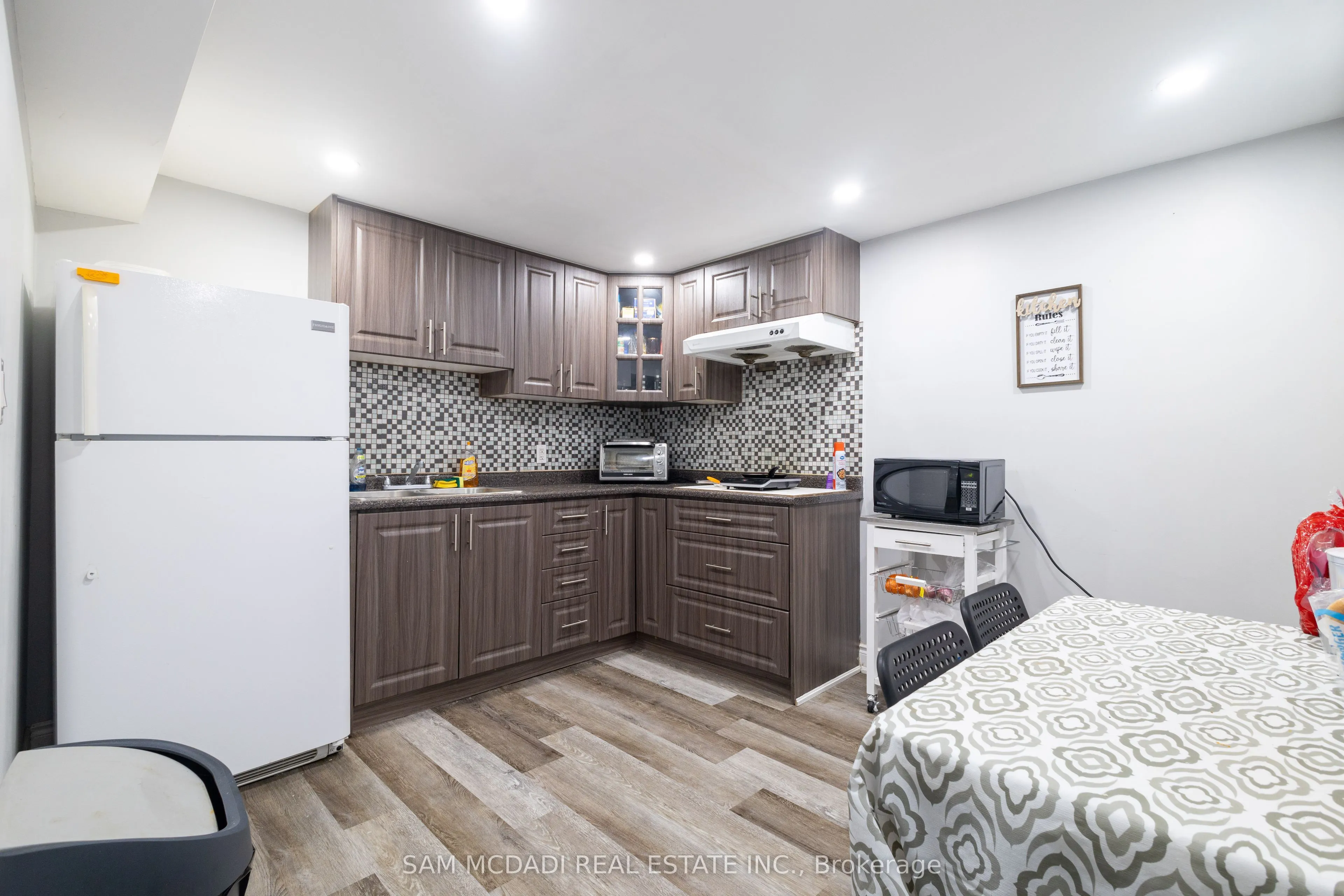 3183 Valcourt Crescent