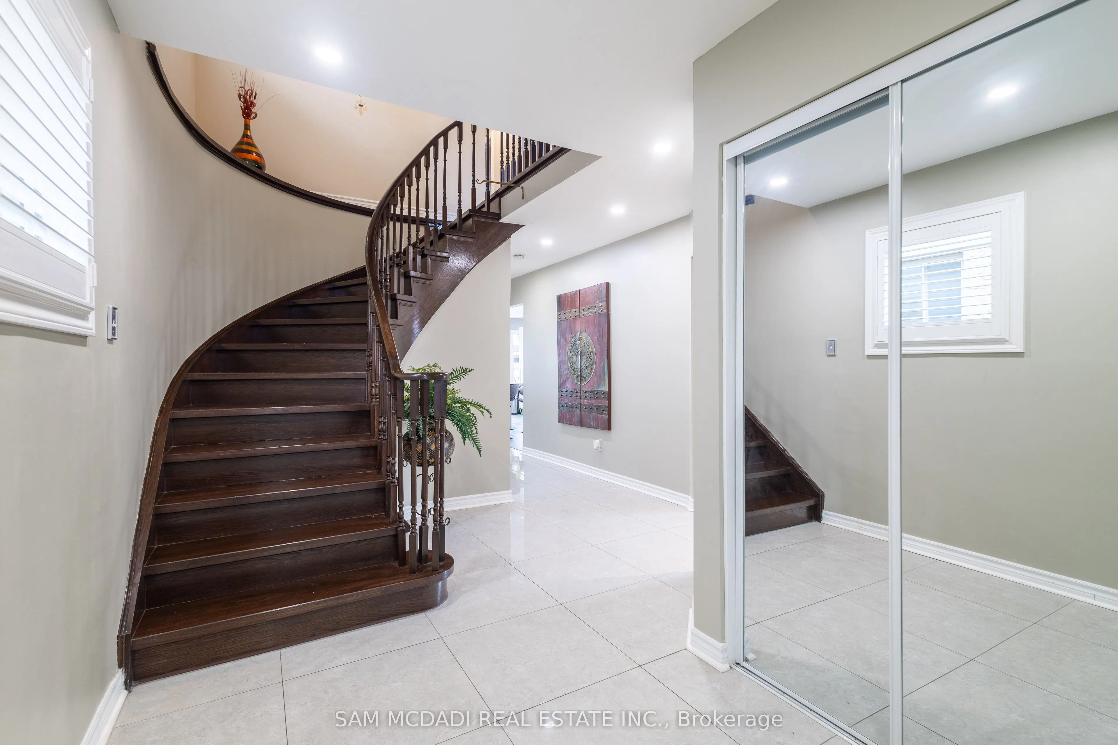 3183 Valcourt Crescent