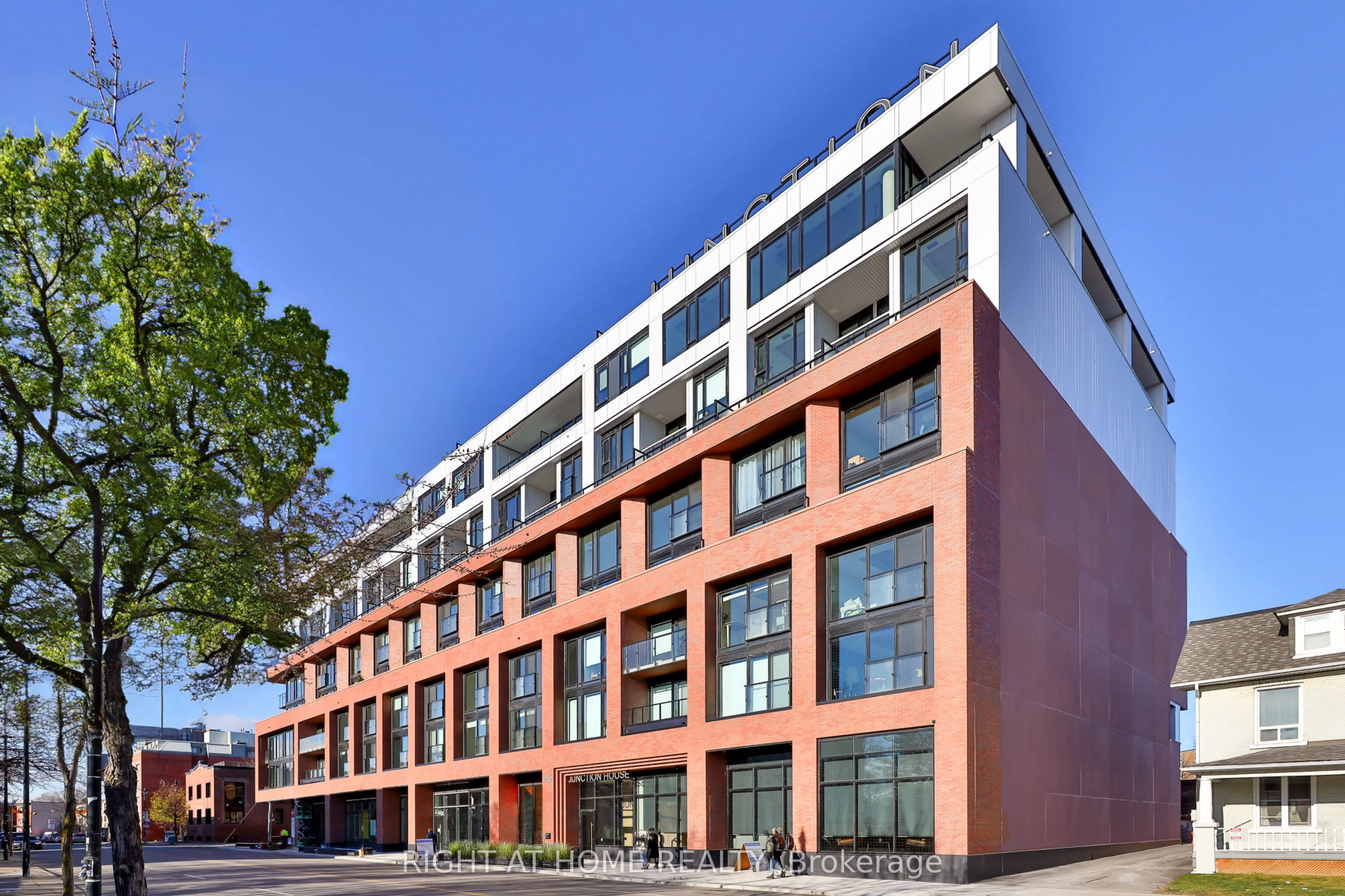 2720 Dundas Street W, #203
