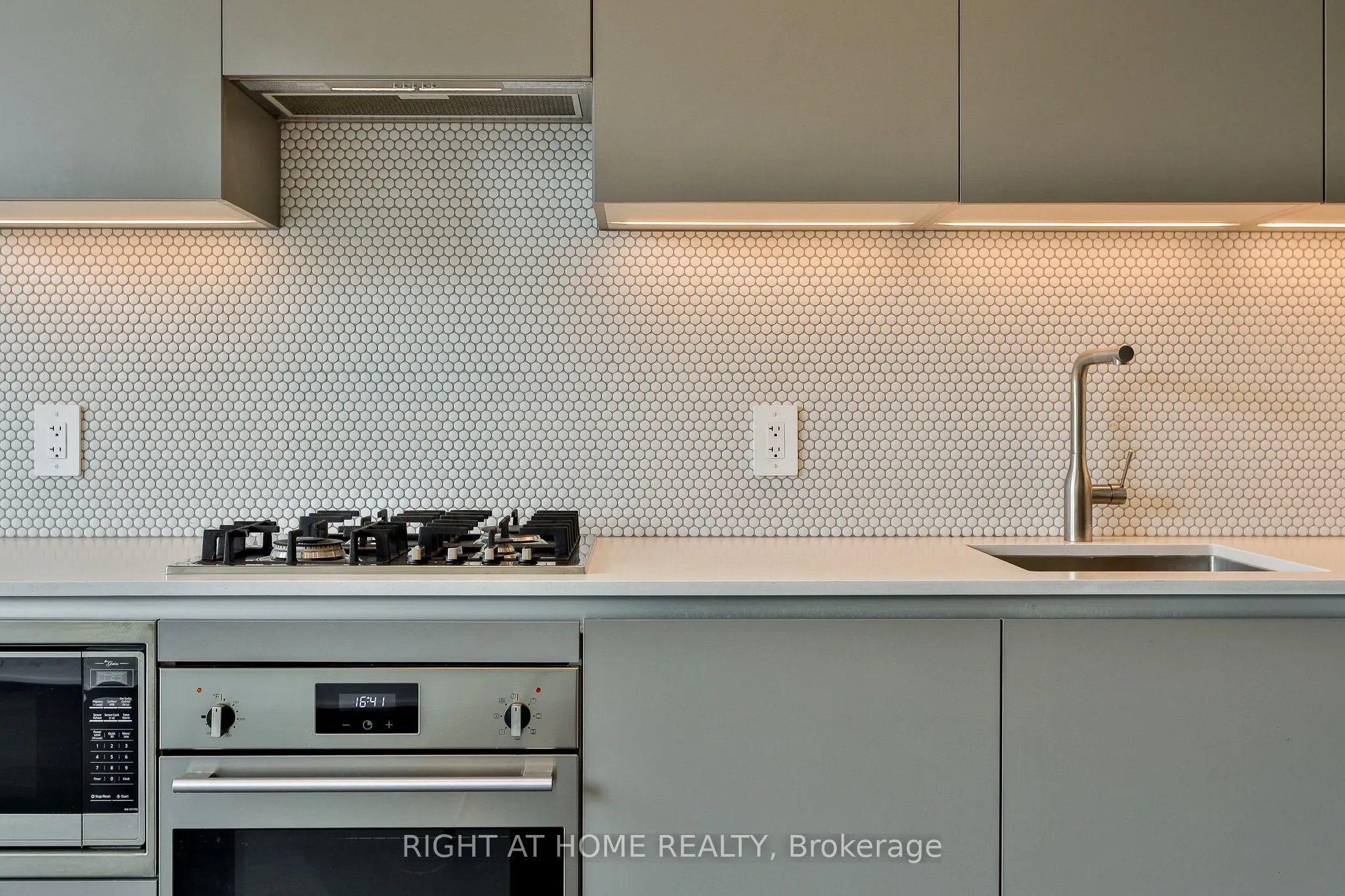 2720 Dundas Street W, #203