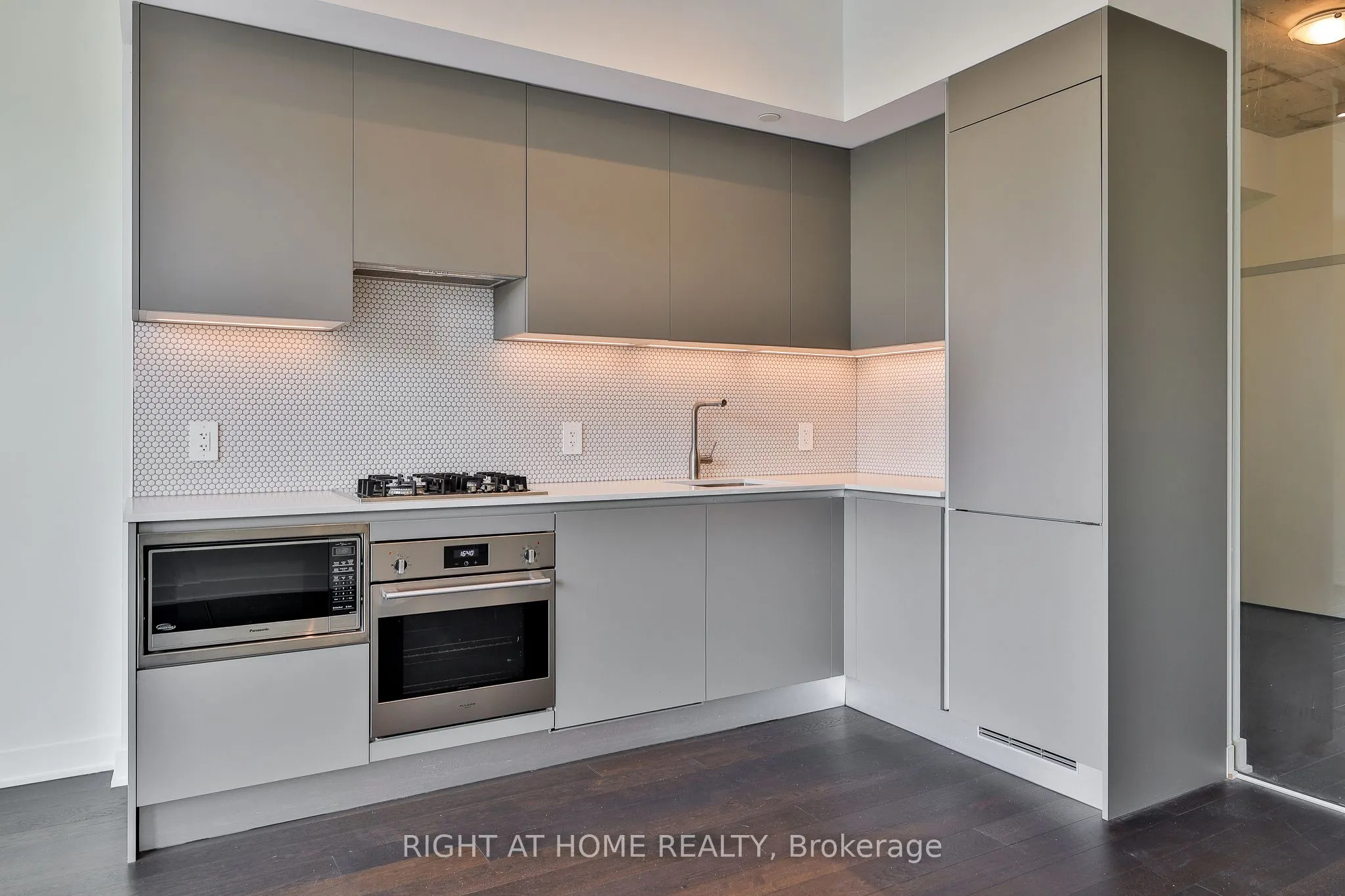 2720 Dundas Street W, #203