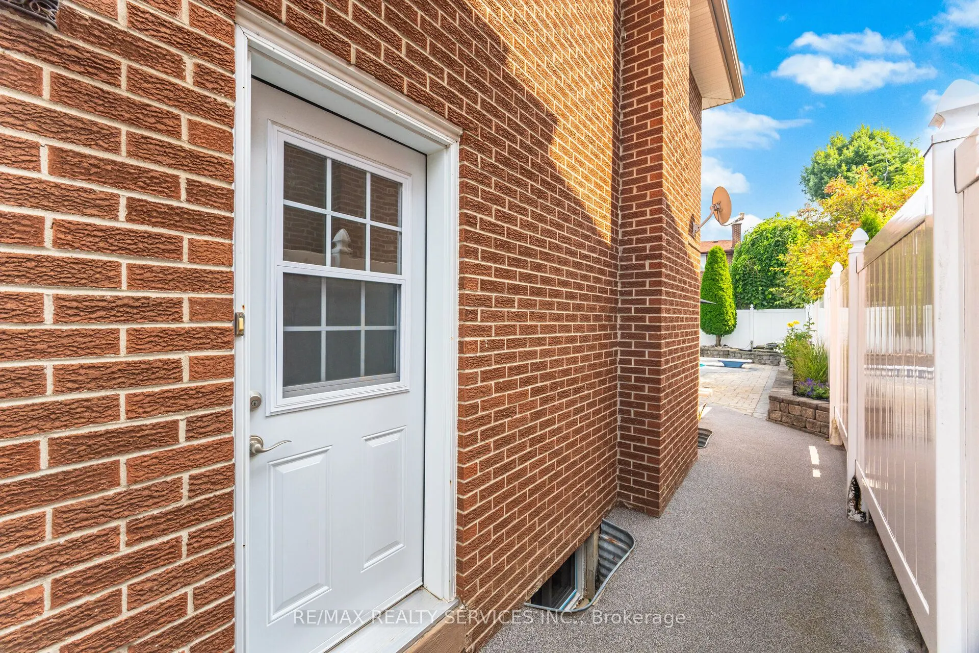 54 Maidstone Crescent