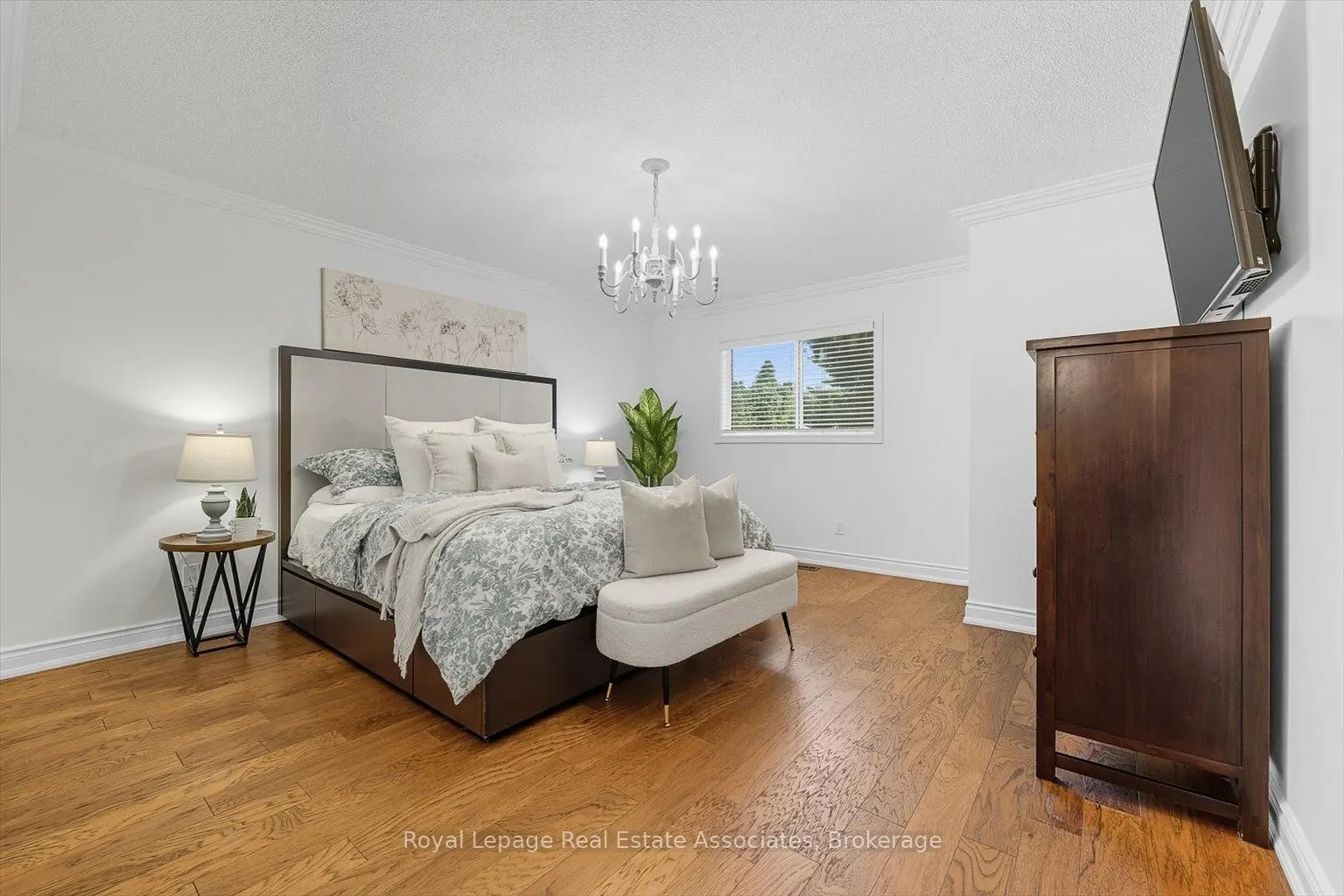 47A Oakwood Avenue N