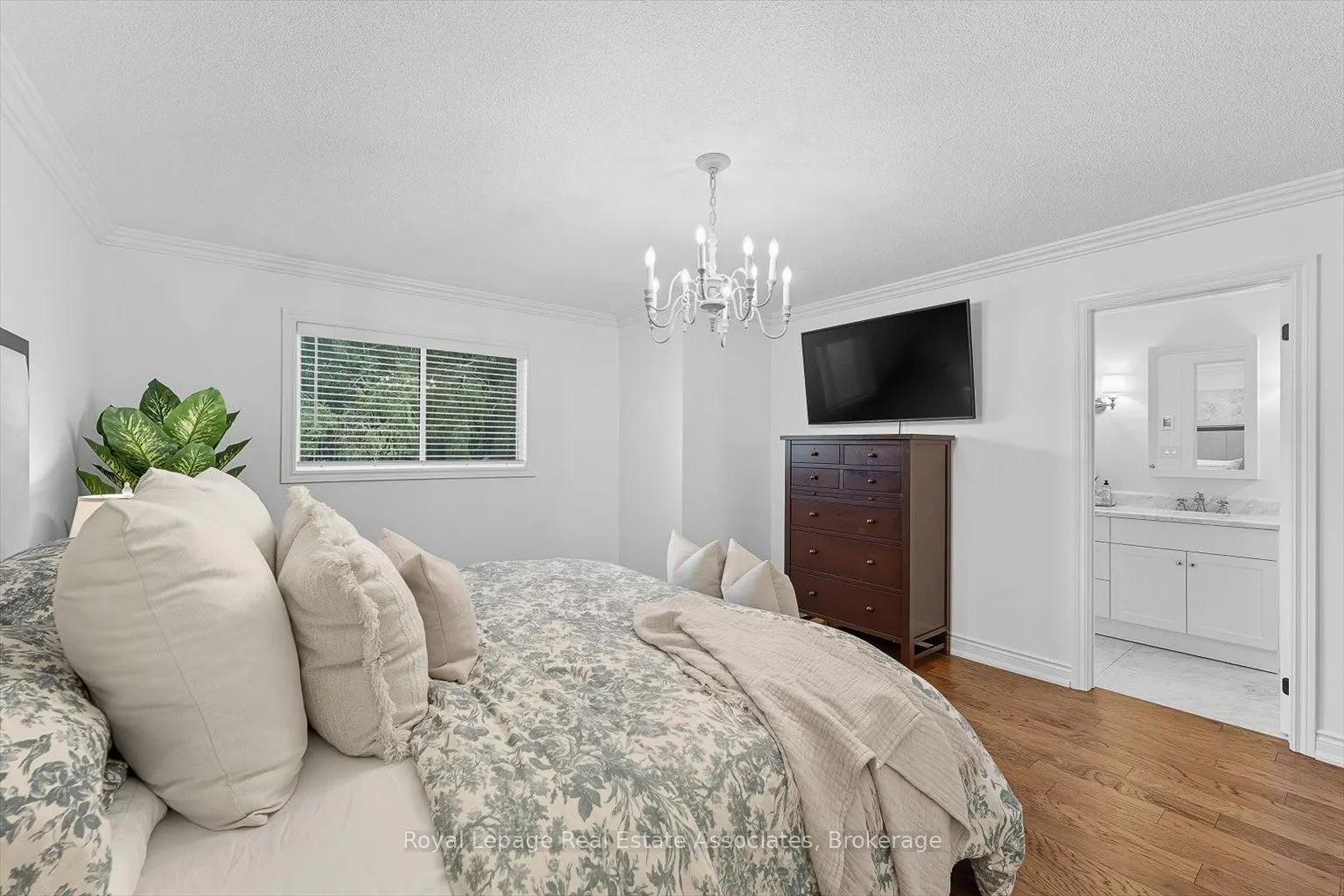 47A Oakwood Avenue N