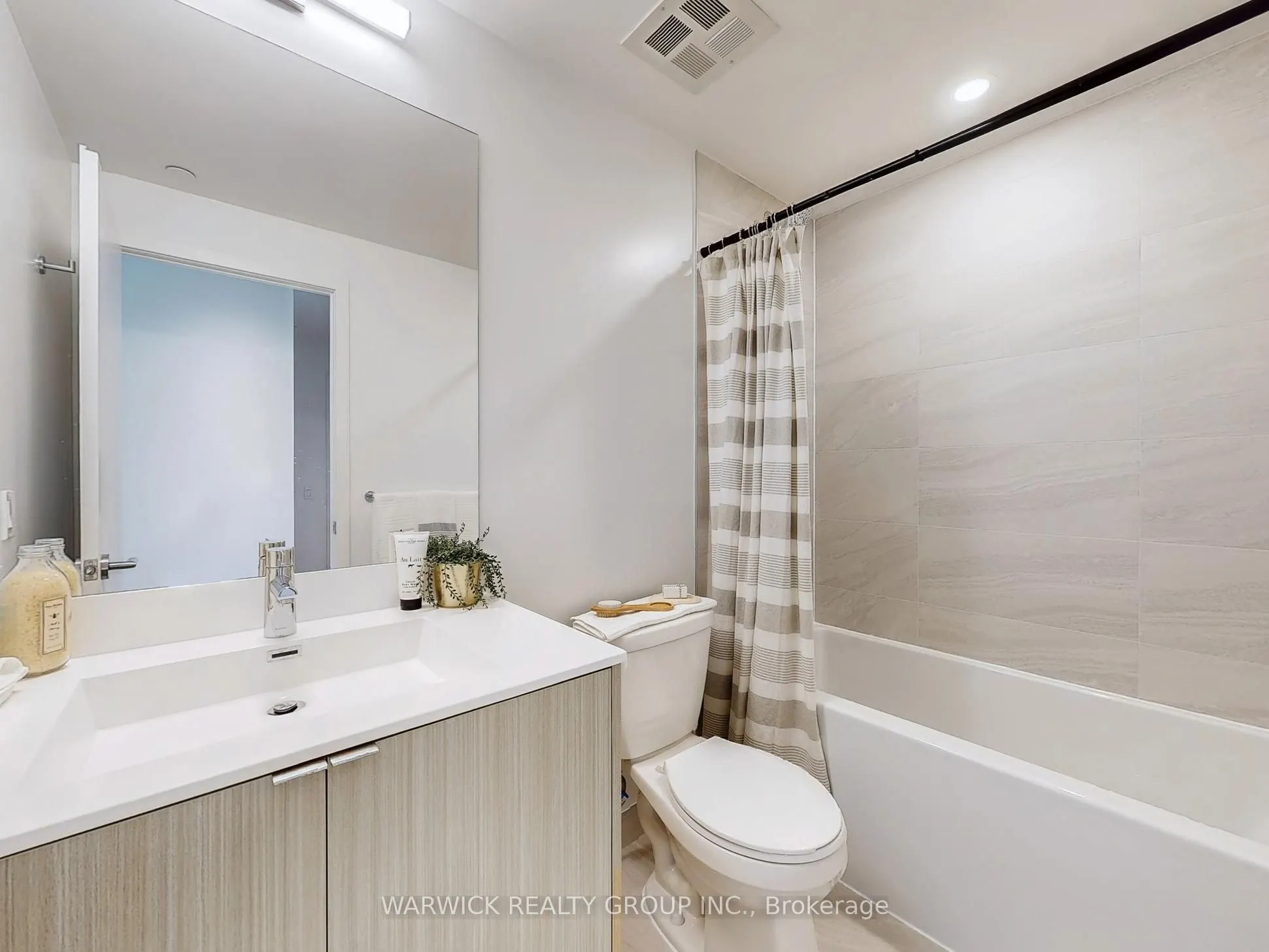 4365 Bloor Street W, #427