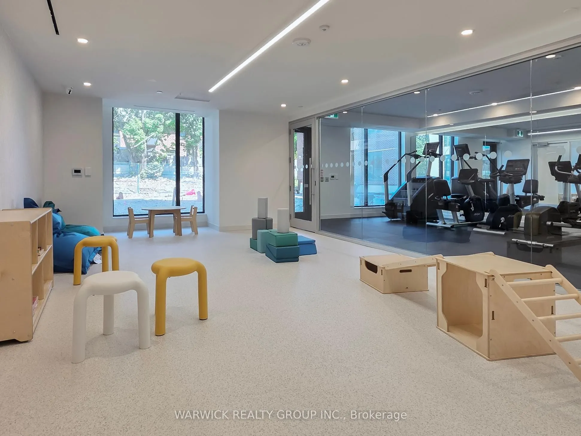 4365 Bloor Street W, #427