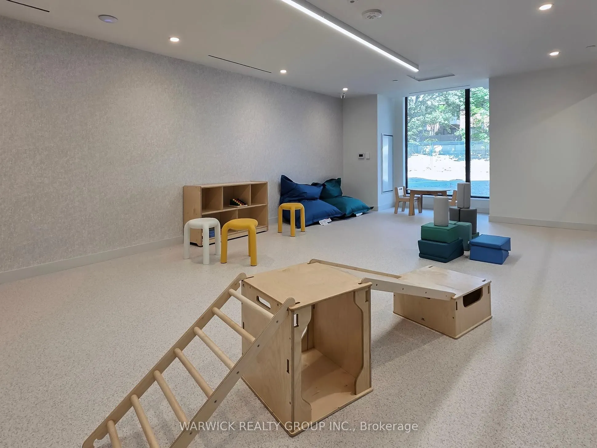 4365 Bloor Street W, #427