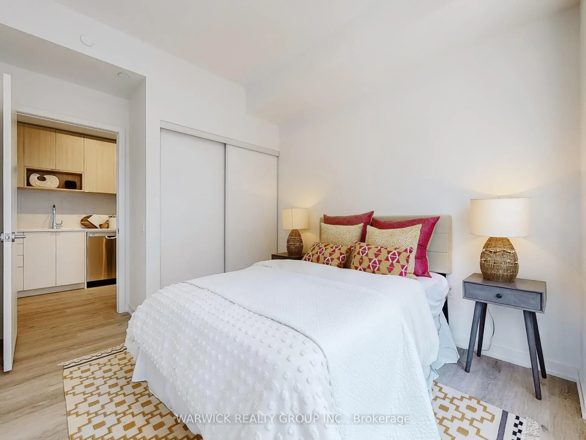 4365 Bloor Street W, #427