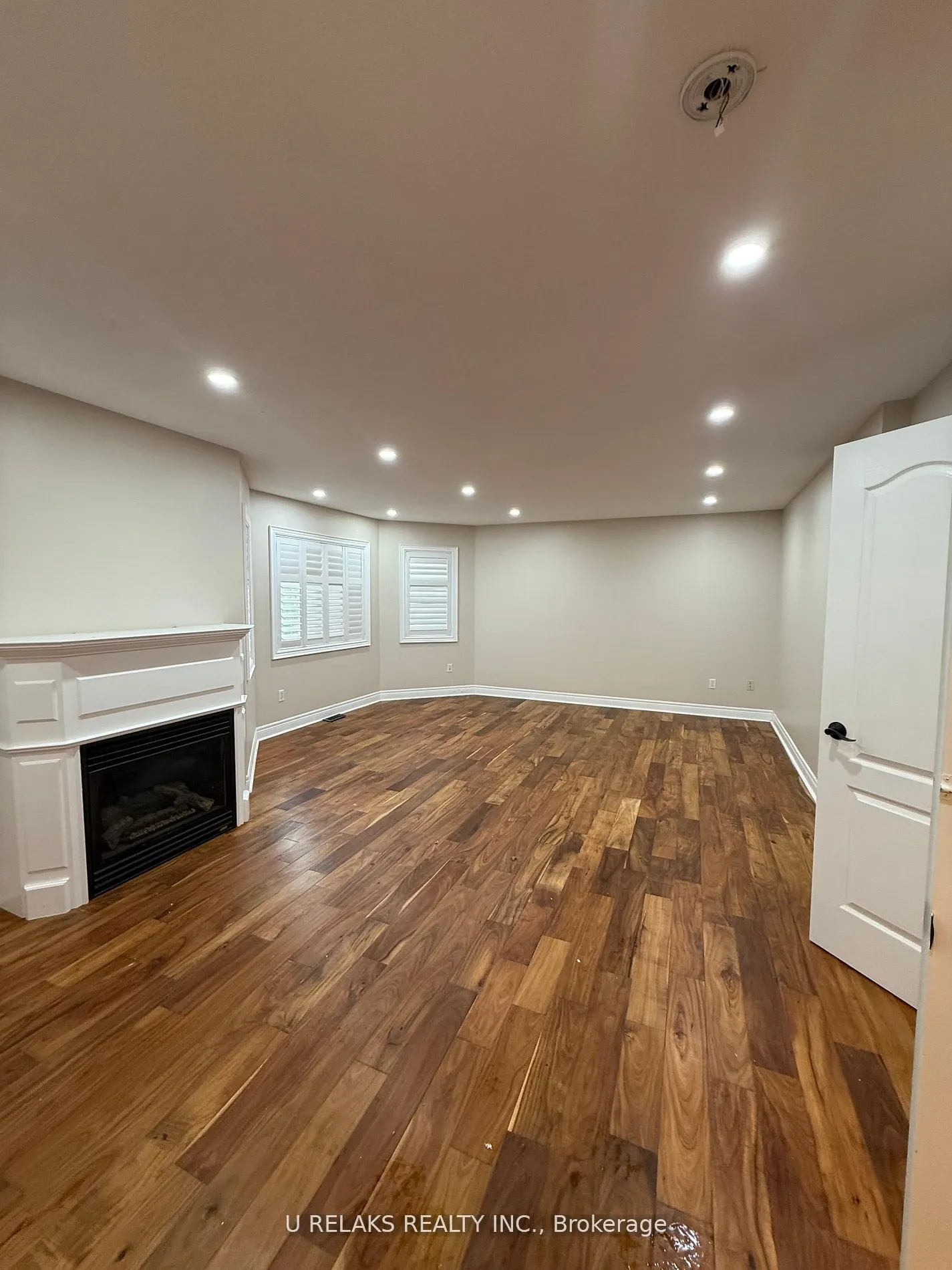 3681 Bloomington Crescent