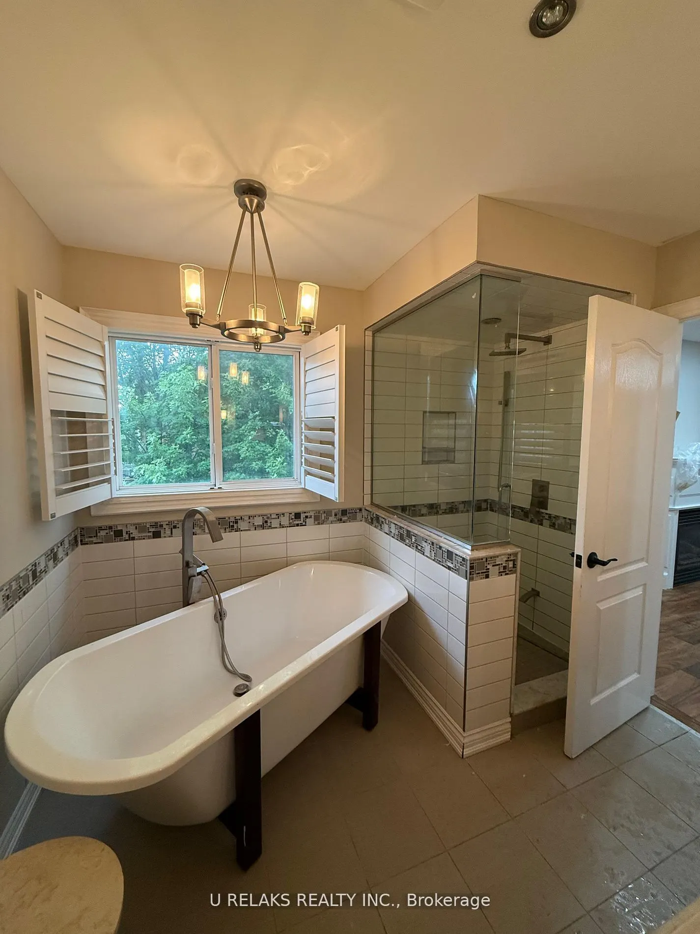 3681 Bloomington Crescent