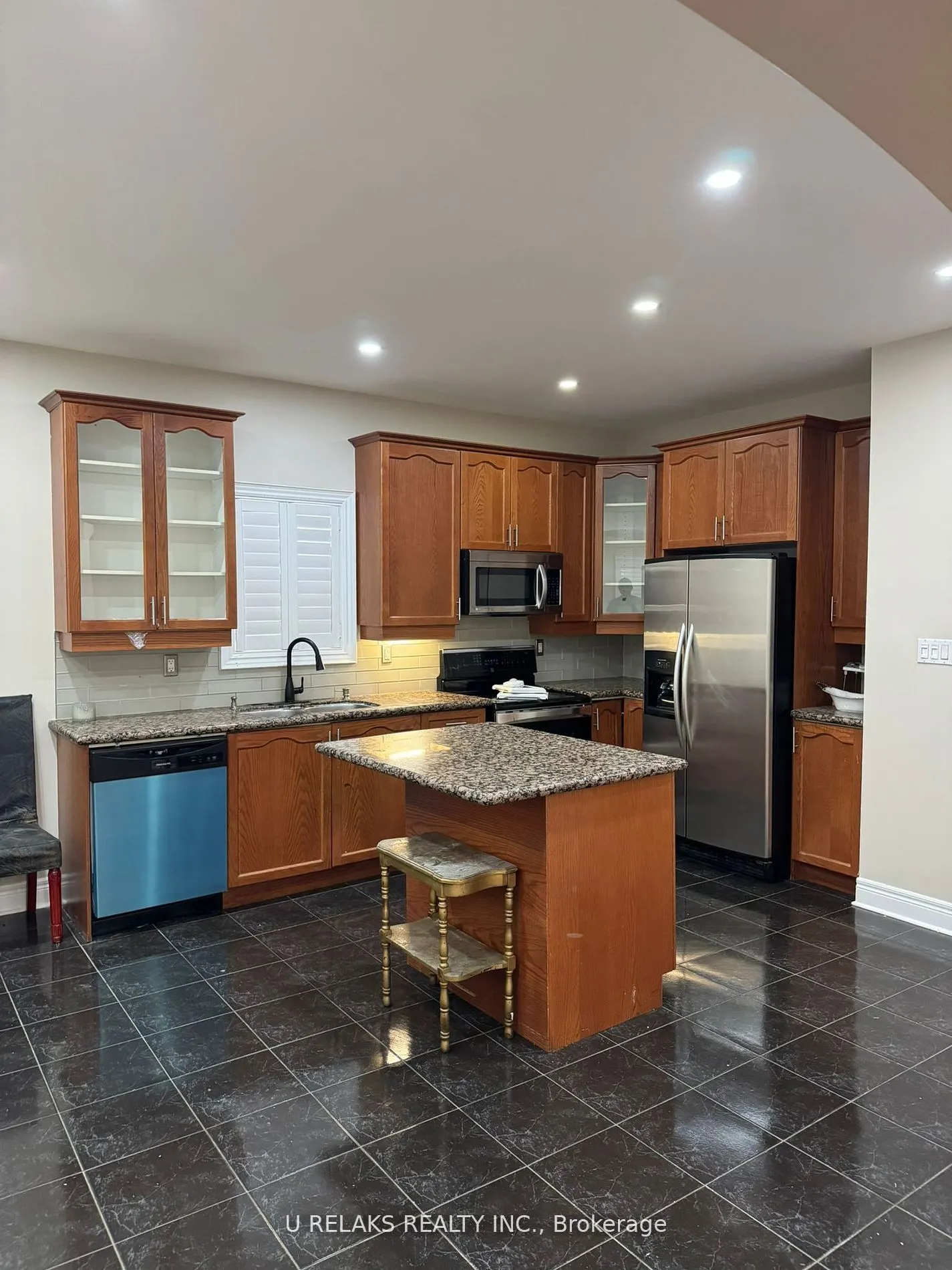 3681 Bloomington Crescent