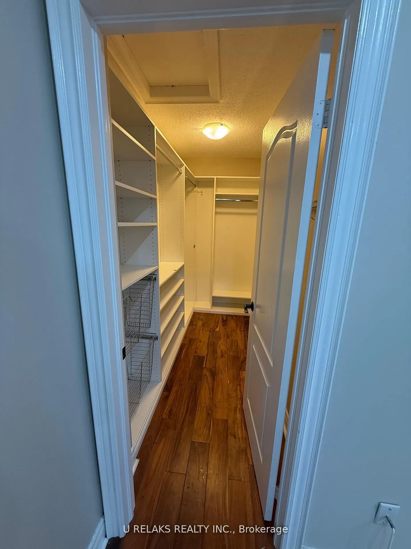 3681 Bloomington Crescent