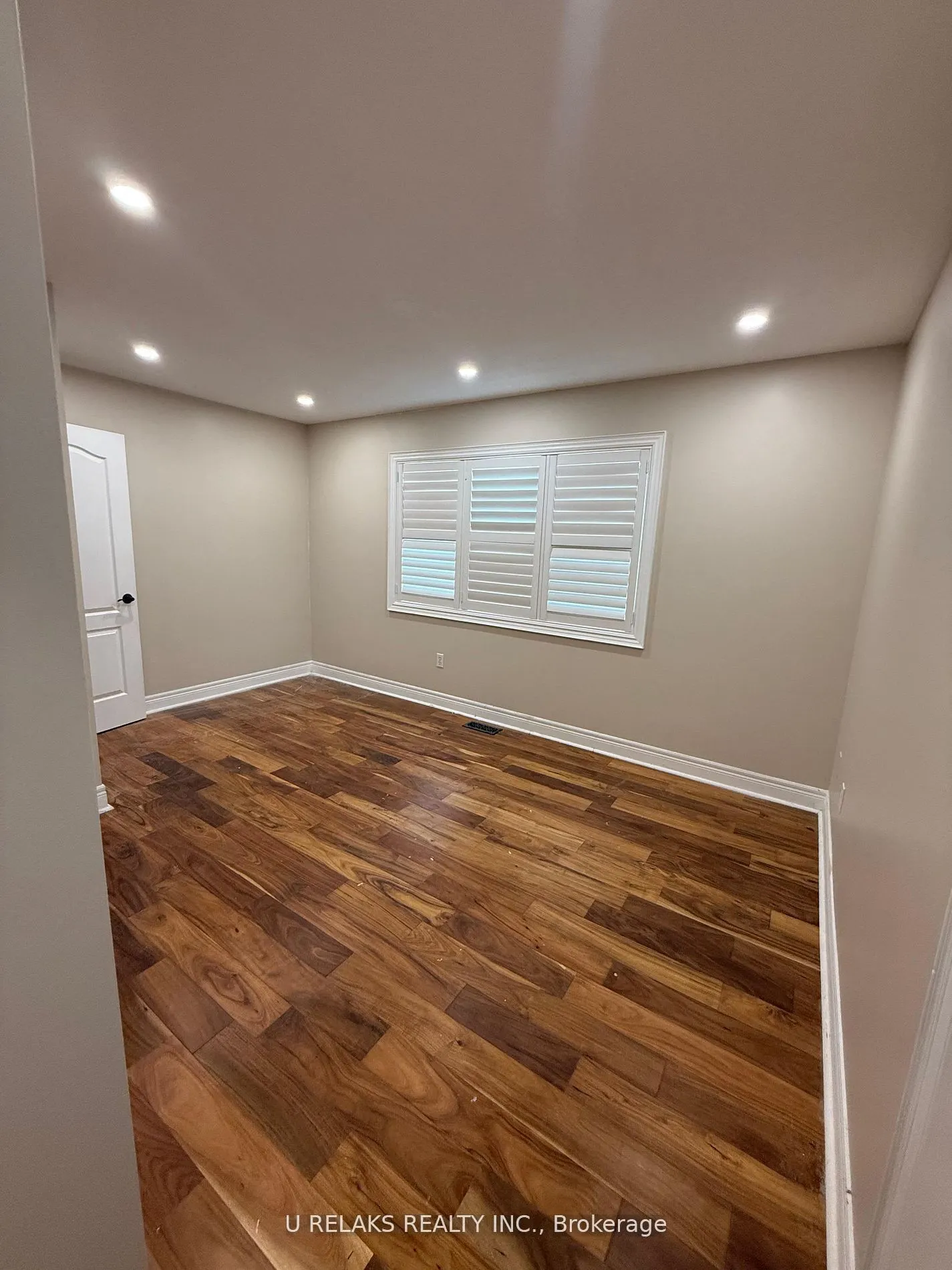 3681 Bloomington Crescent