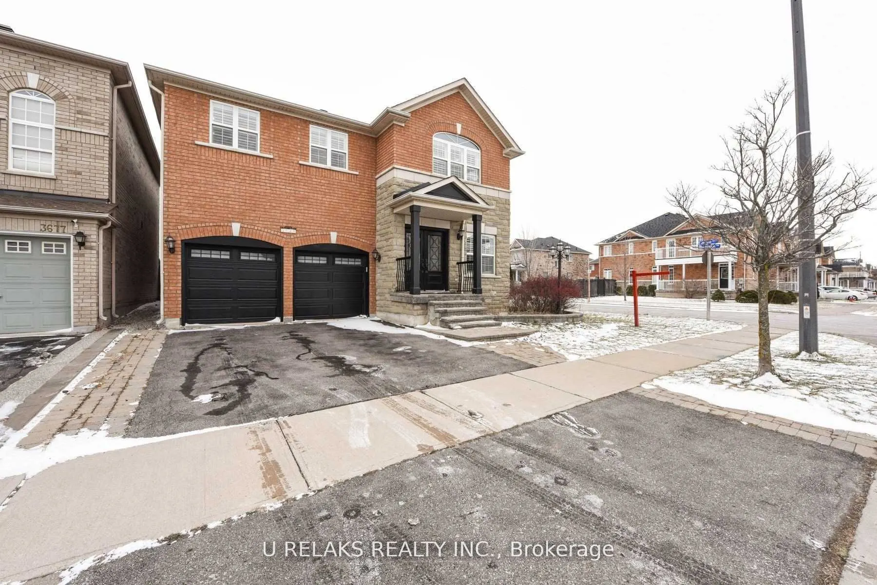 3681 Bloomington Crescent