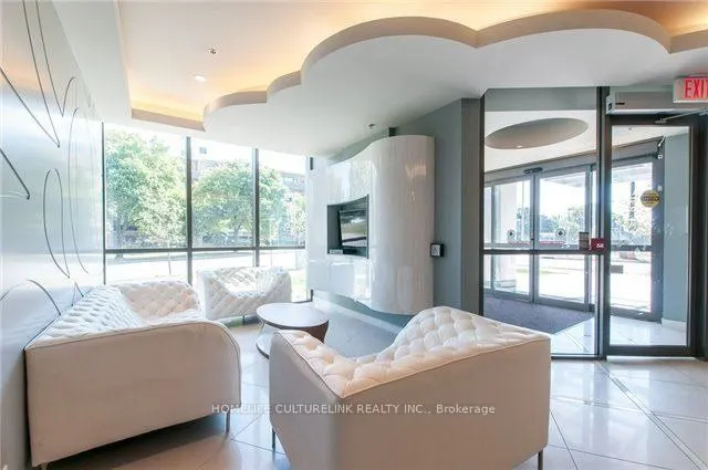 80 Esther Lorrie Drive, #811