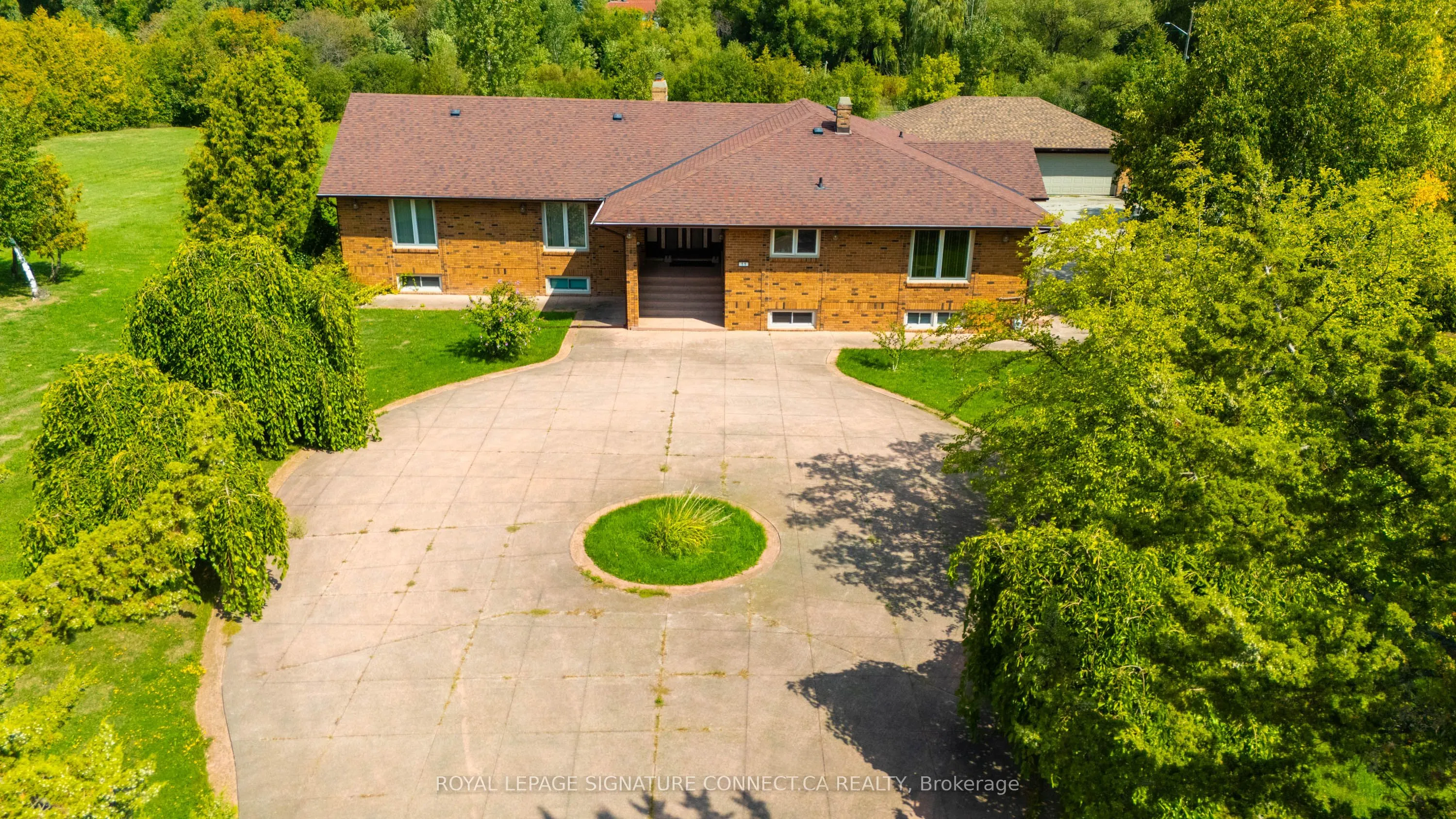 11 Julian Drive