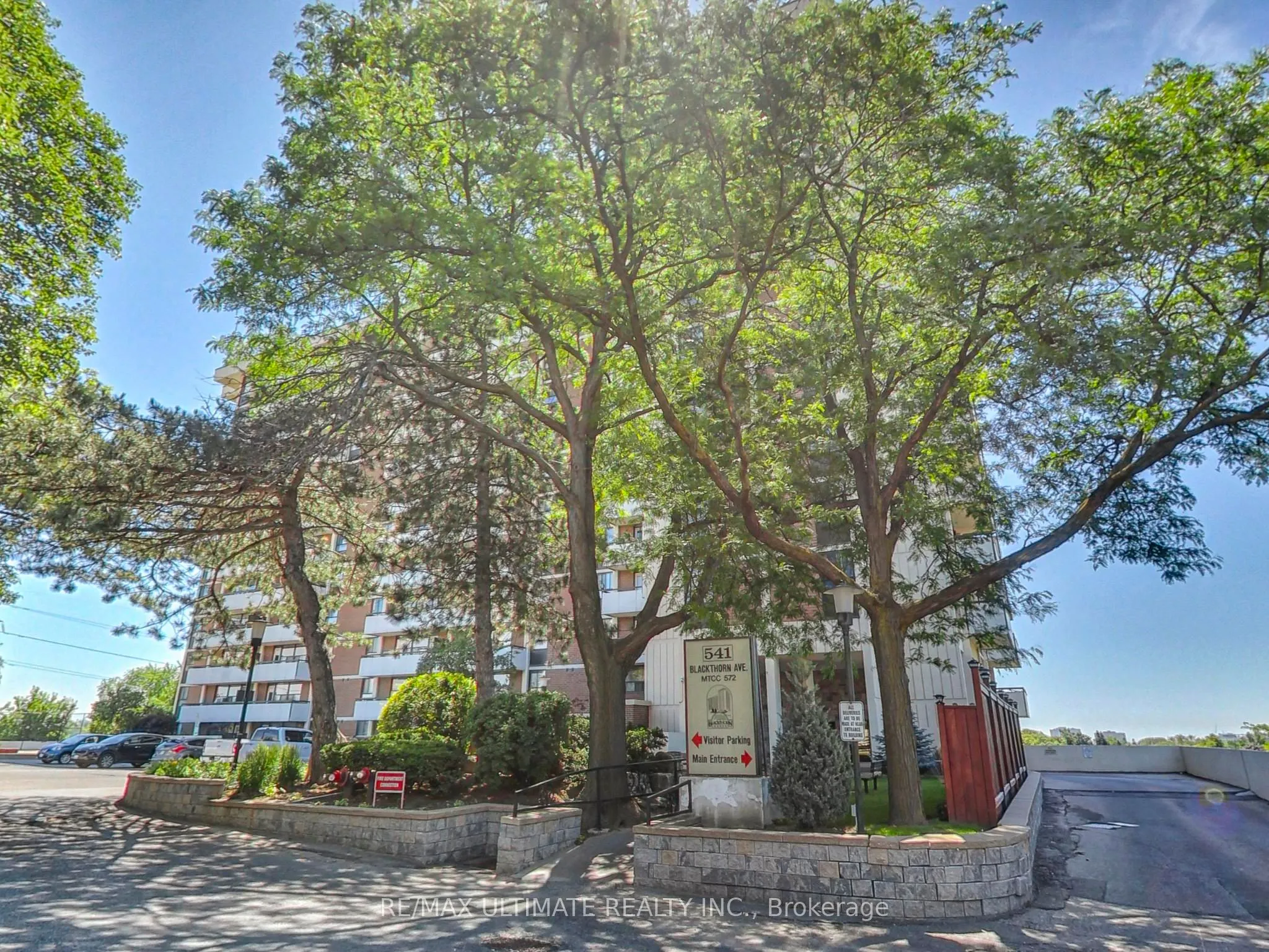 541 Blackthorn Avenue, #907