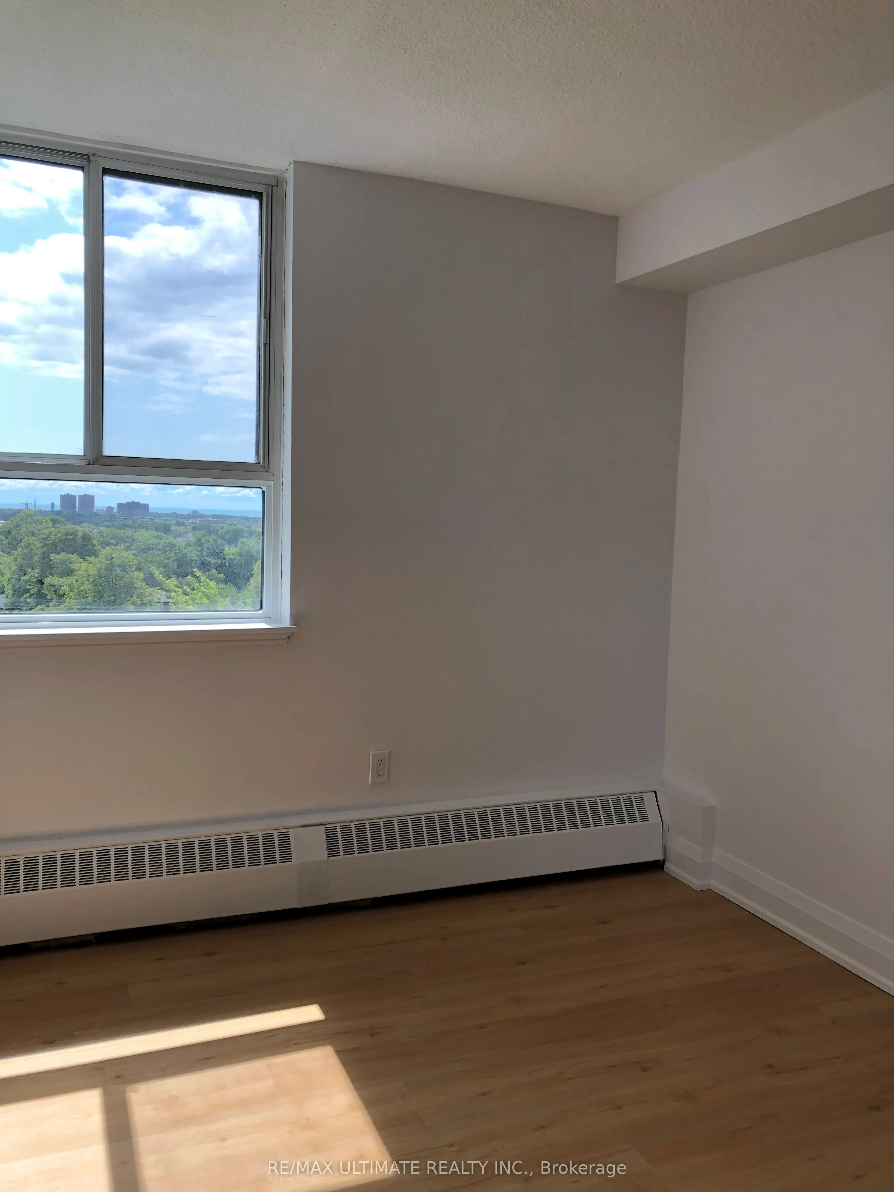 541 Blackthorn Avenue, #907