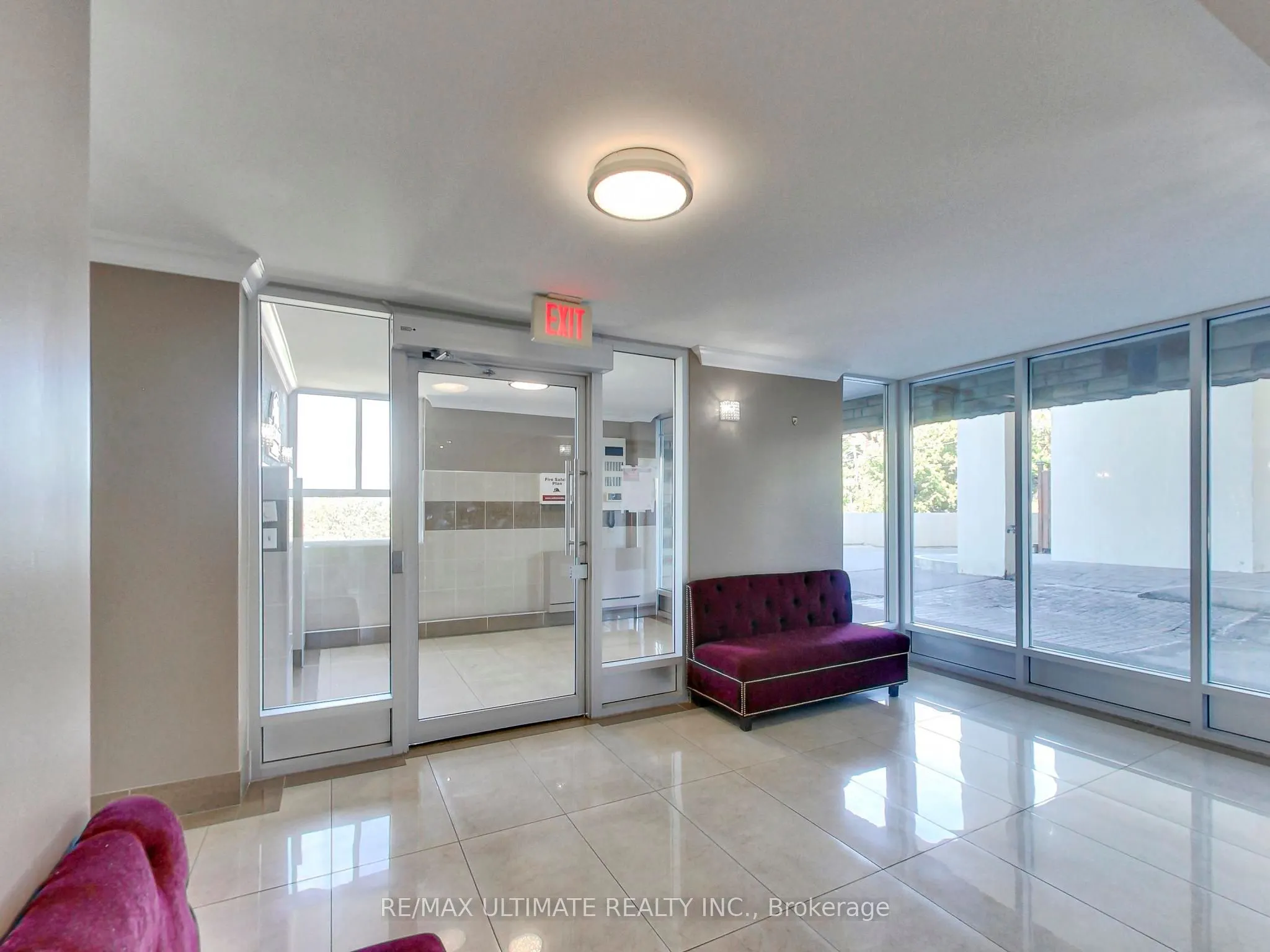 541 Blackthorn Avenue, #907