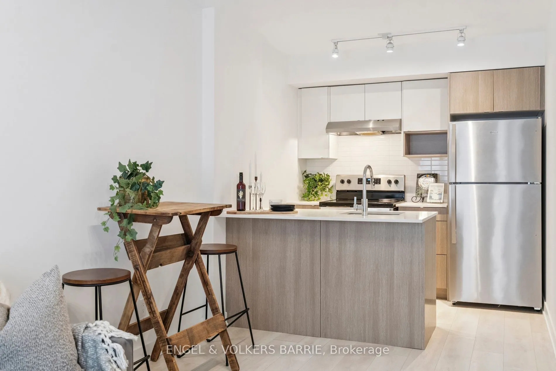 1137 Cooke Boulevard, #214
