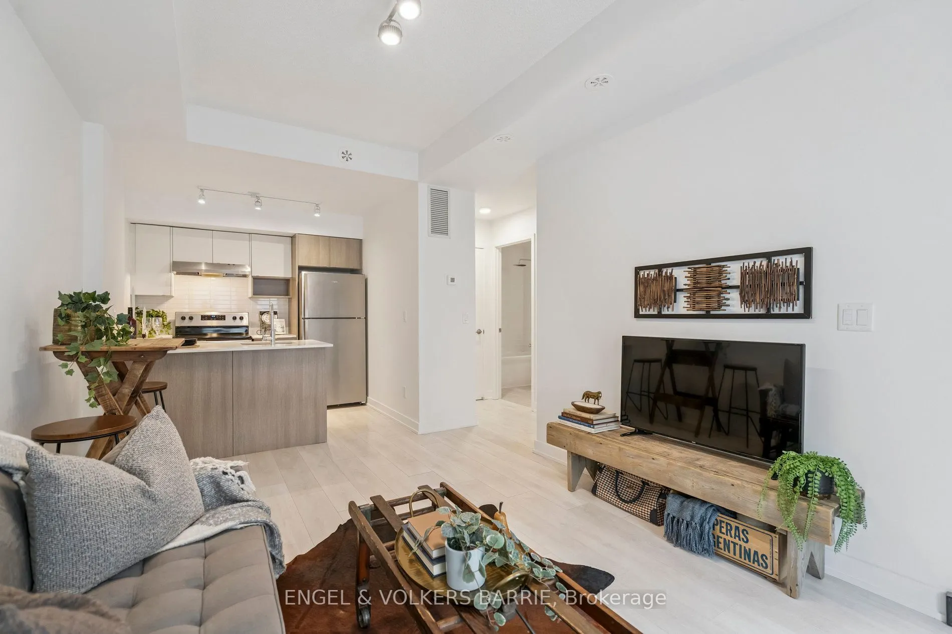 1137 Cooke Boulevard, #214