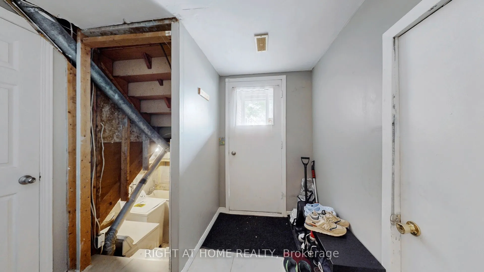 3456 Oakglade Crescent