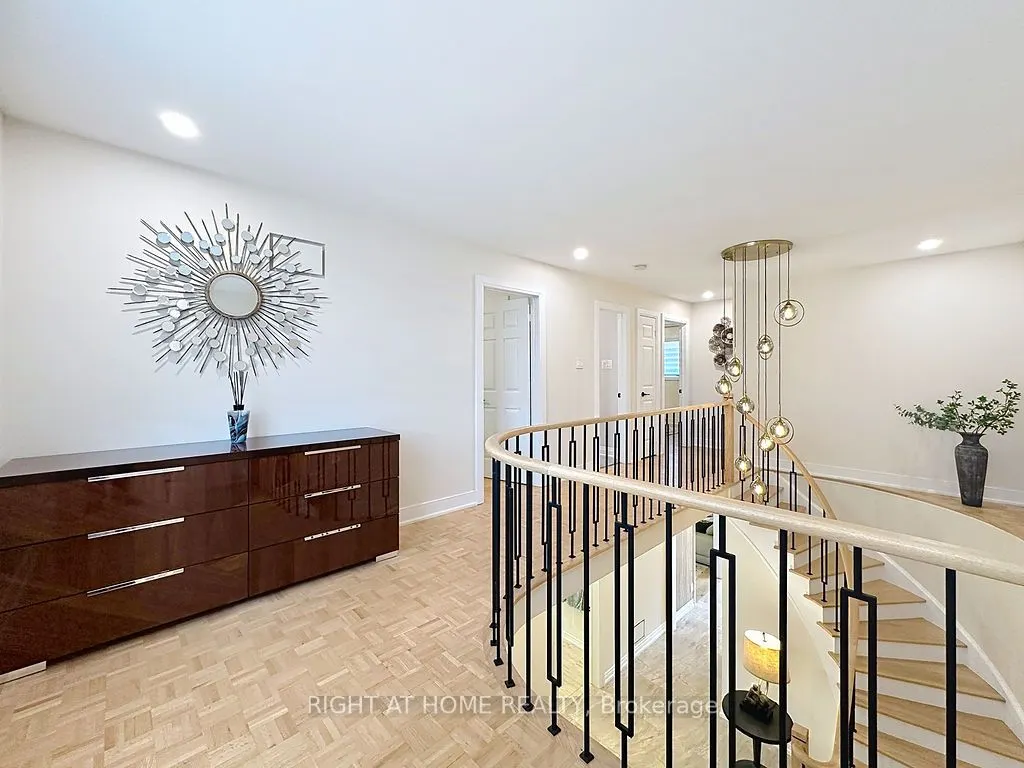 1986 Roy Ivor Crescent