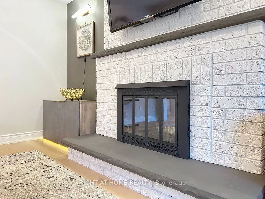 1986 Roy Ivor Crescent