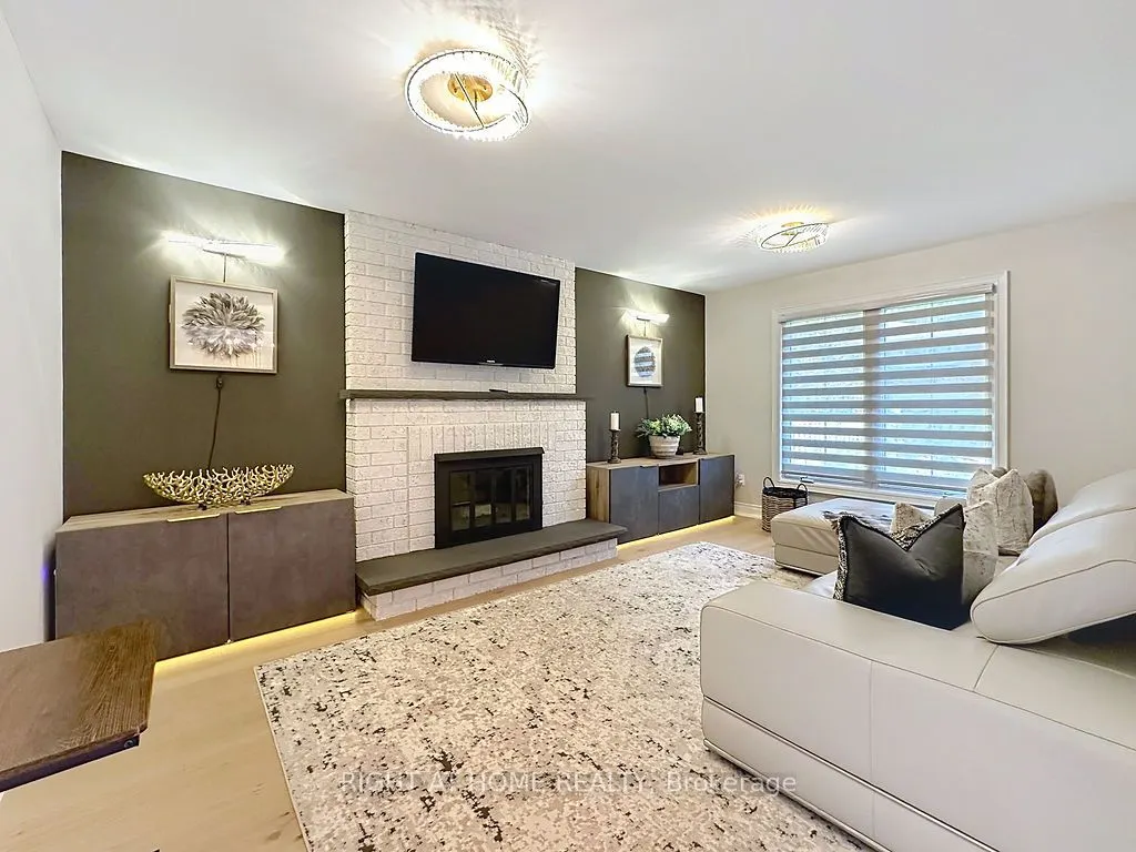 1986 Roy Ivor Crescent