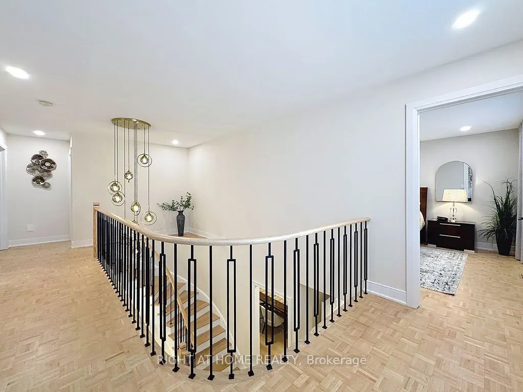 1986 Roy Ivor Crescent