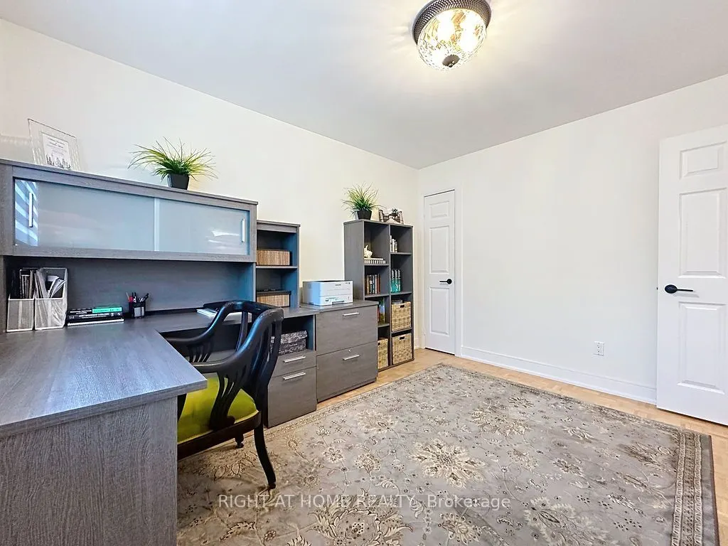 1986 Roy Ivor Crescent