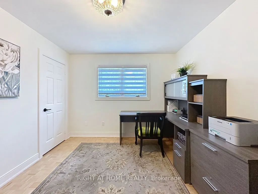 1986 Roy Ivor Crescent
