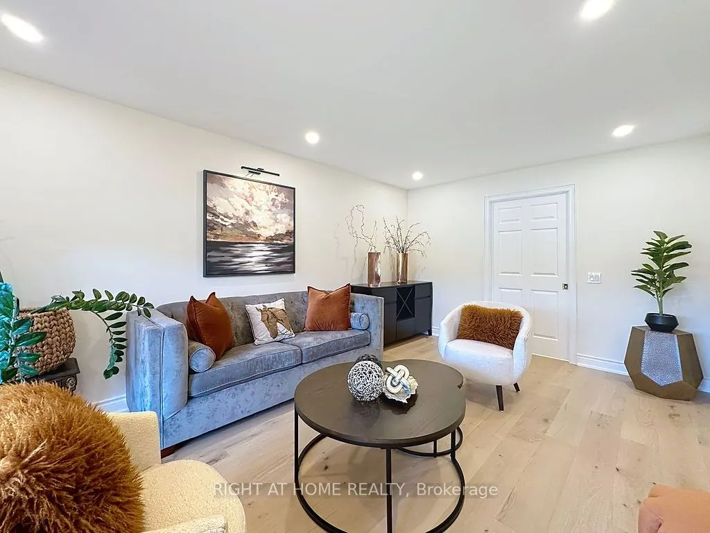 1986 Roy Ivor Crescent