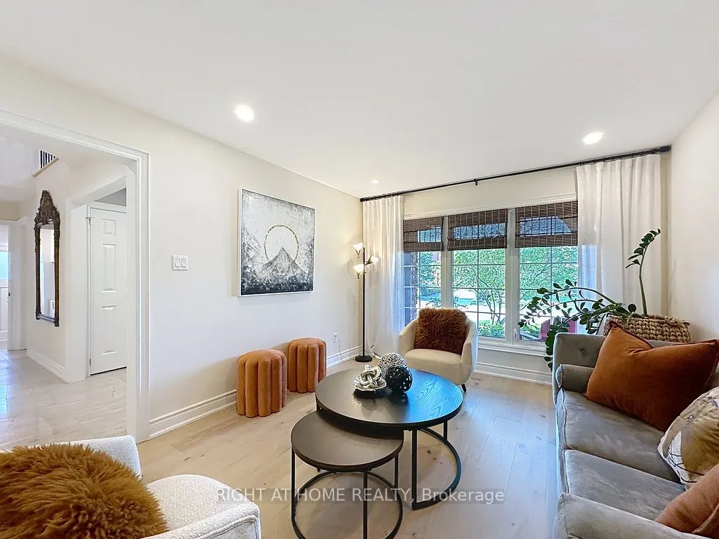1986 Roy Ivor Crescent