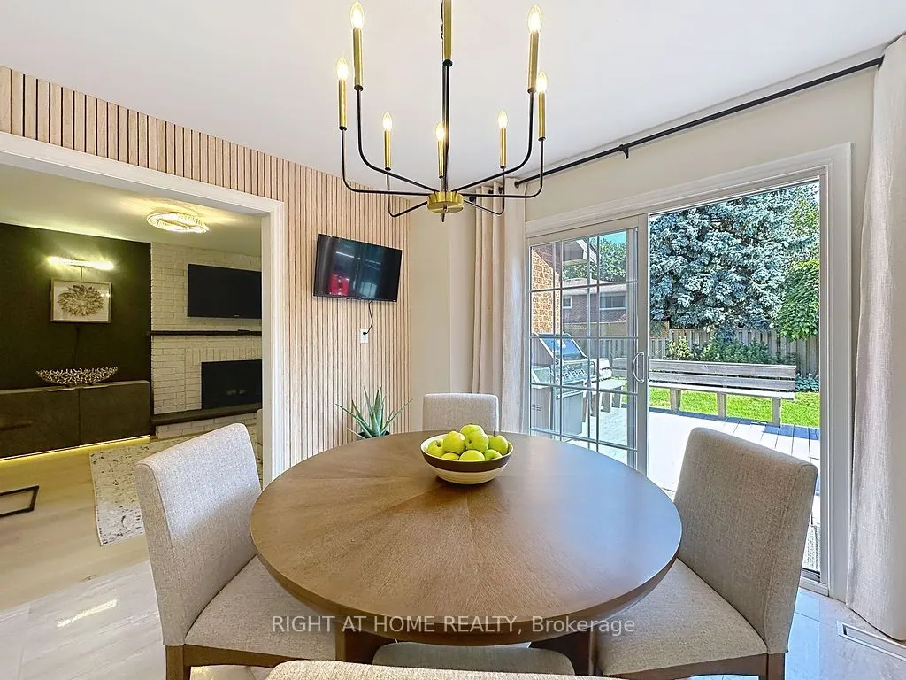 1986 Roy Ivor Crescent