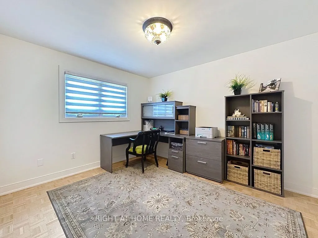 1986 Roy Ivor Crescent