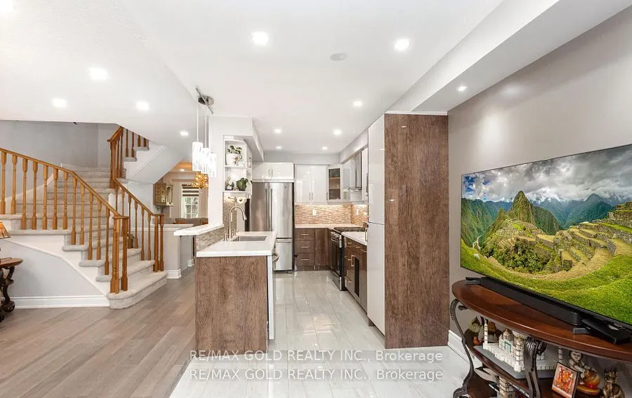 2665 Thomas Street, #94