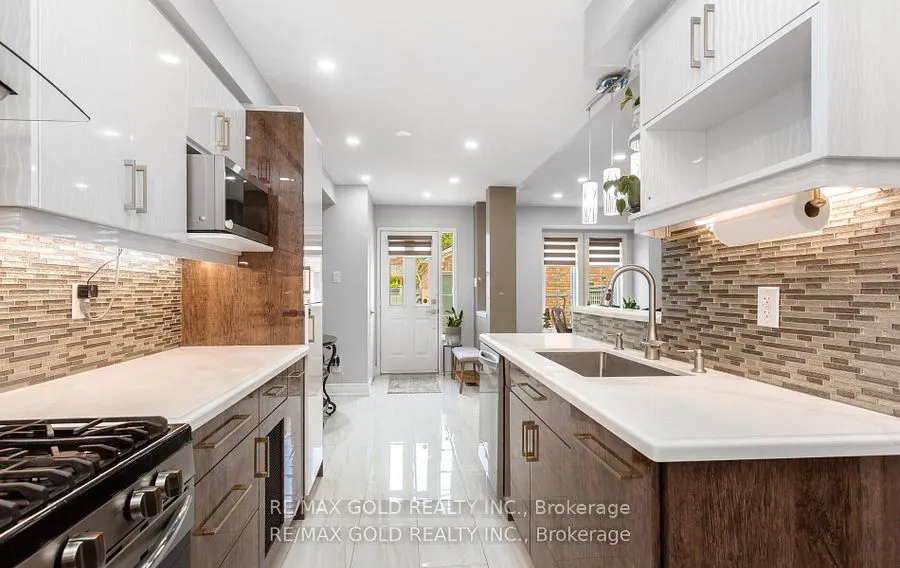 2665 Thomas Street, #94