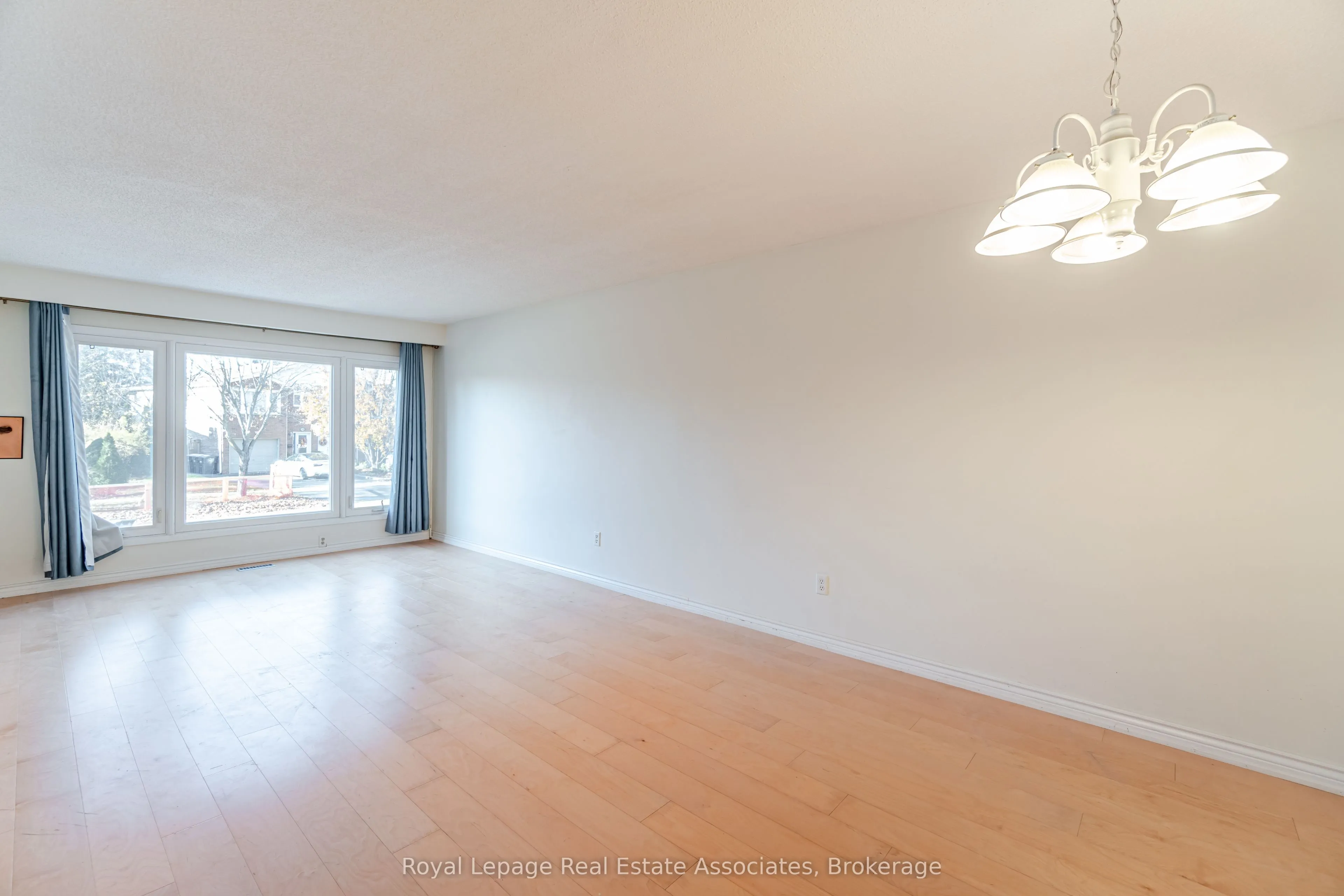 3301 Tallmast Crescent