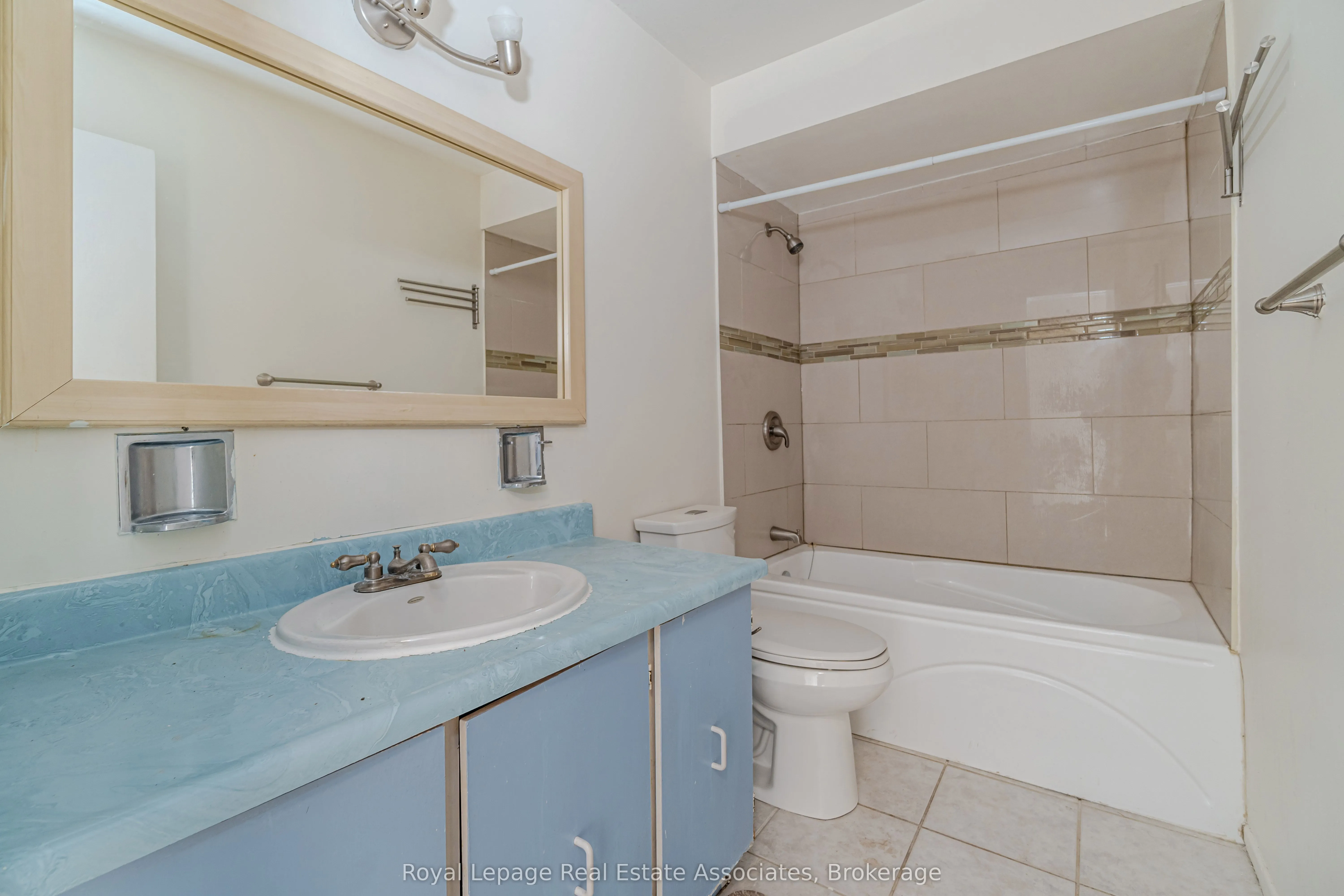 3301 Tallmast Crescent