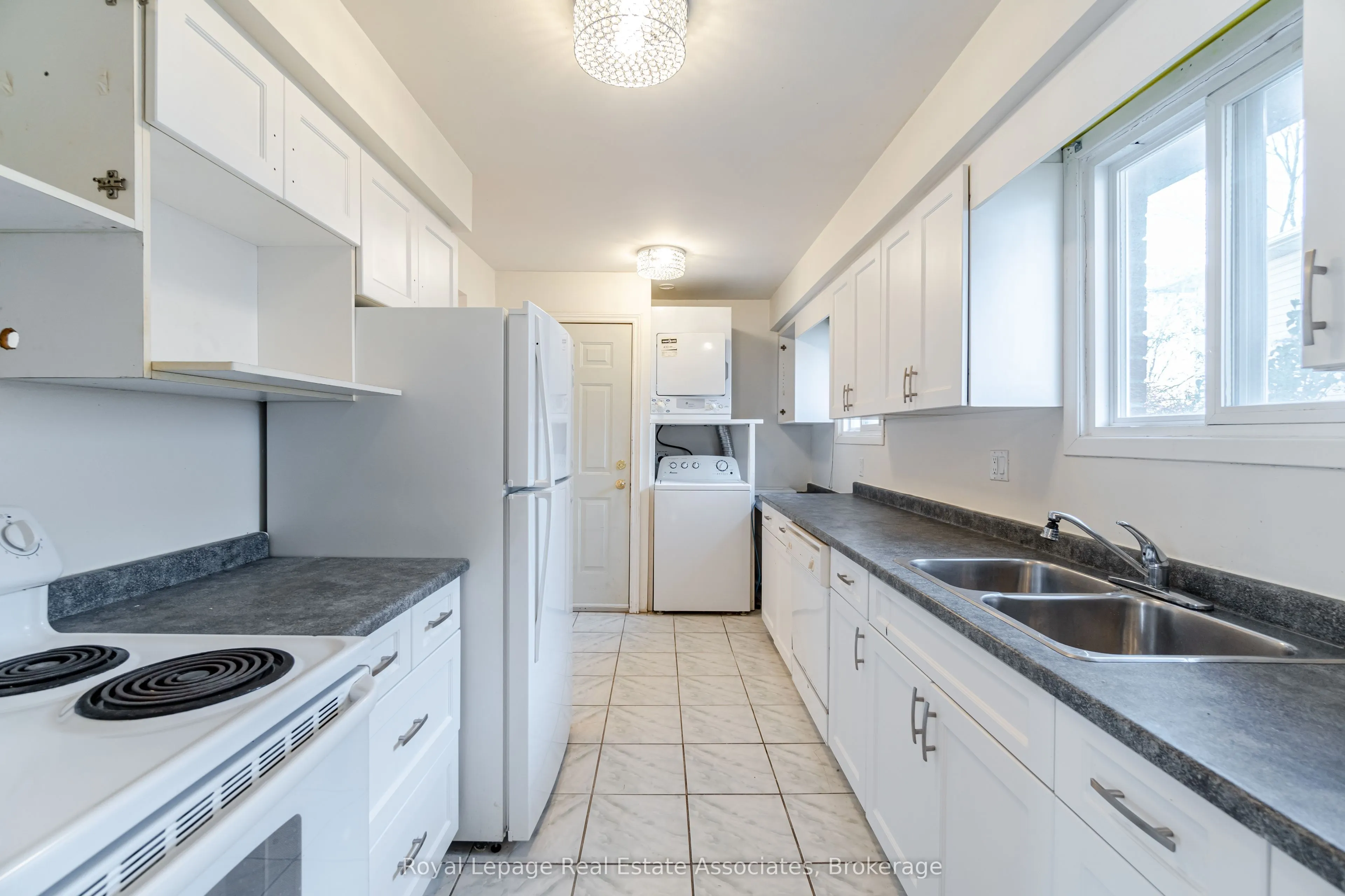 3301 Tallmast Crescent
