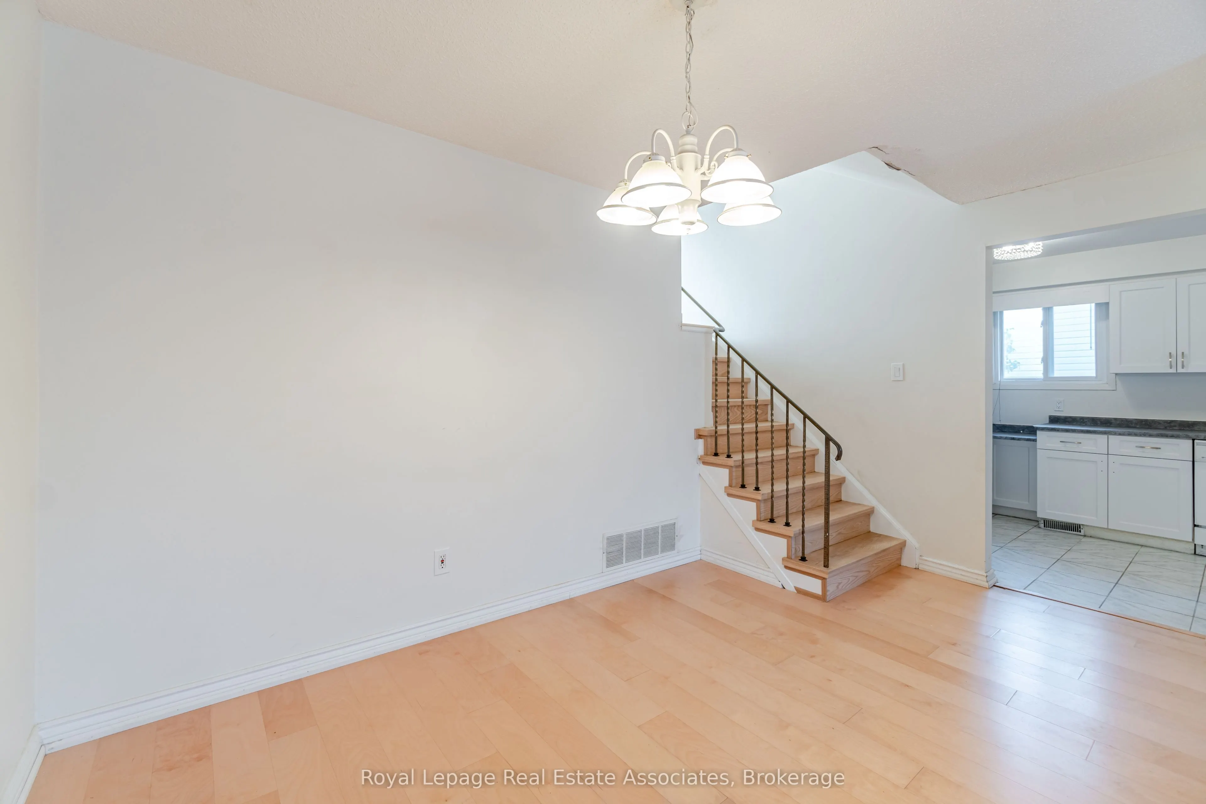 3301 Tallmast Crescent