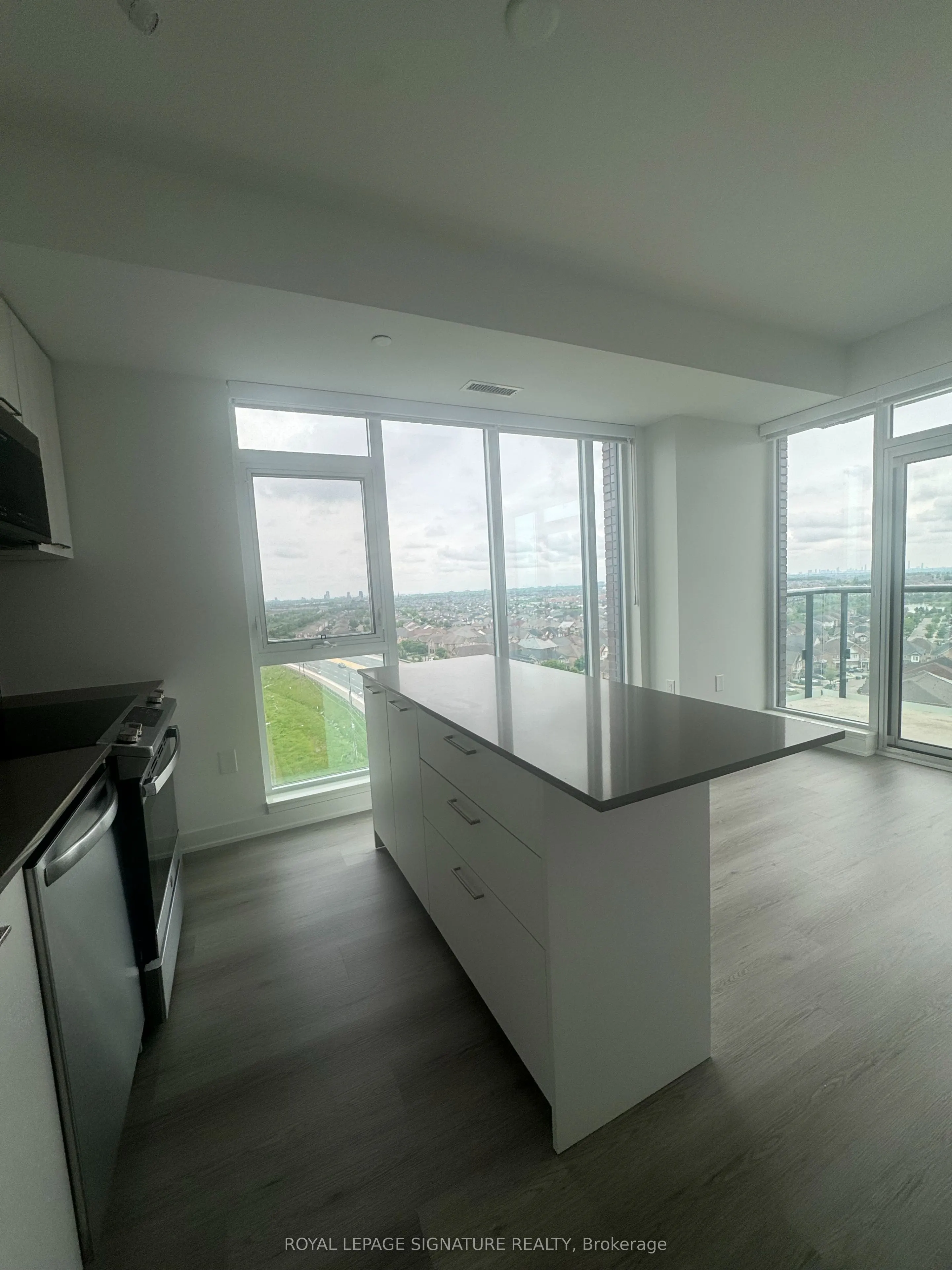 40 Lagerfeld Drive, #504