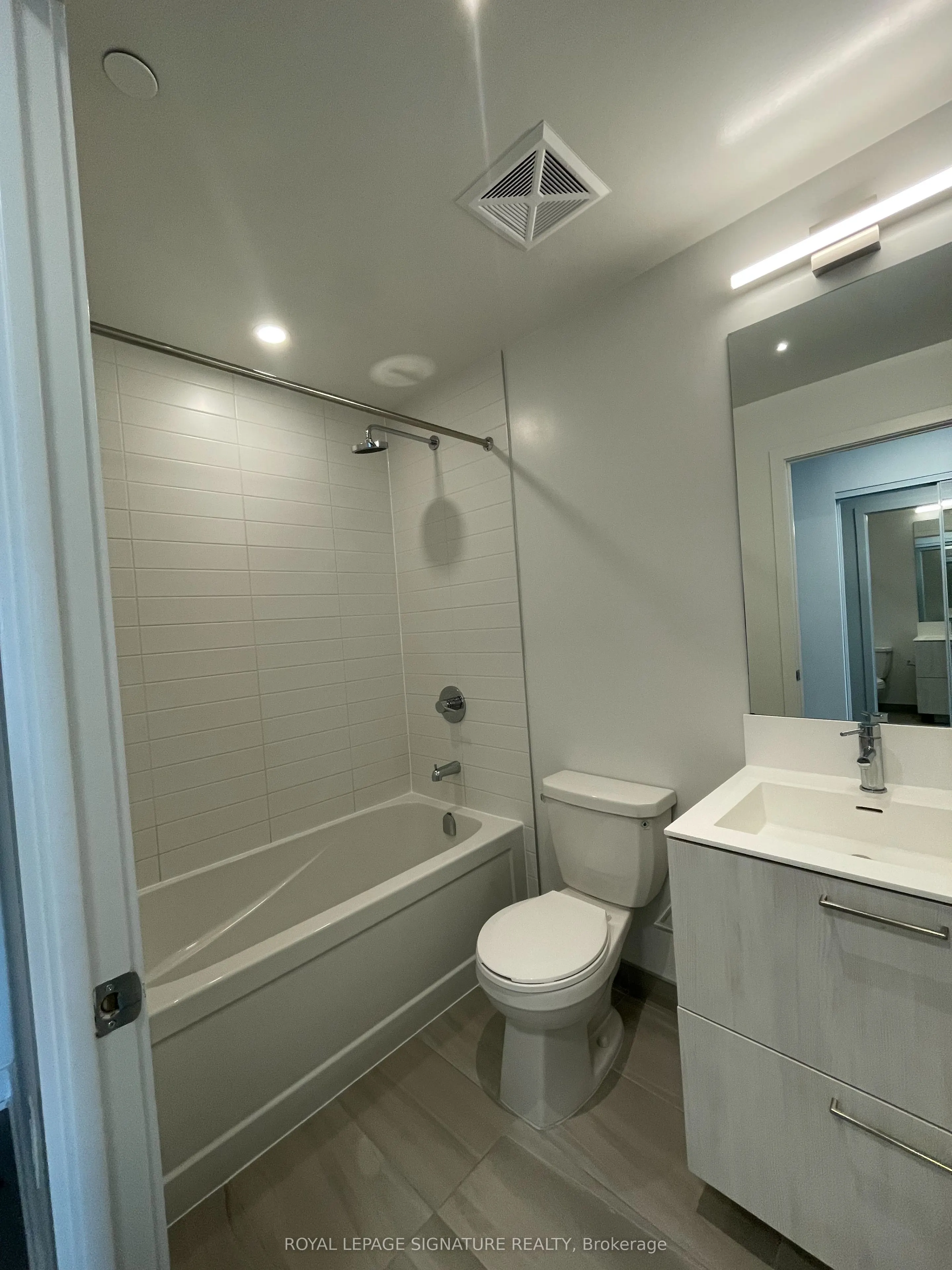 40 Lagerfeld Drive, #1305
